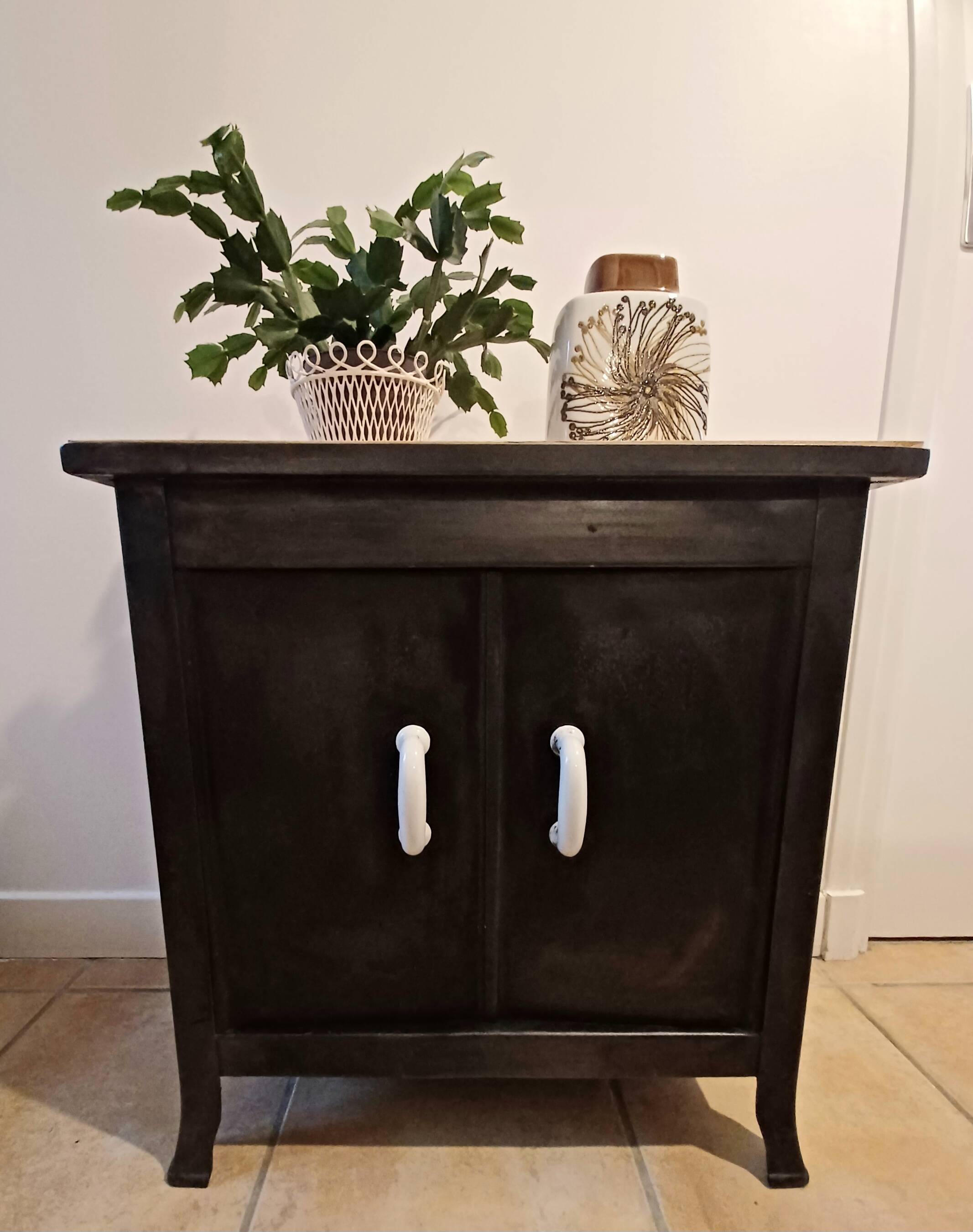 Petit meuble  metal 1950