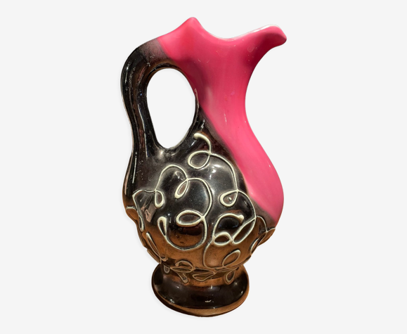 Pichet Vallauris en céramique émaillée noir et rose reliefs blanc