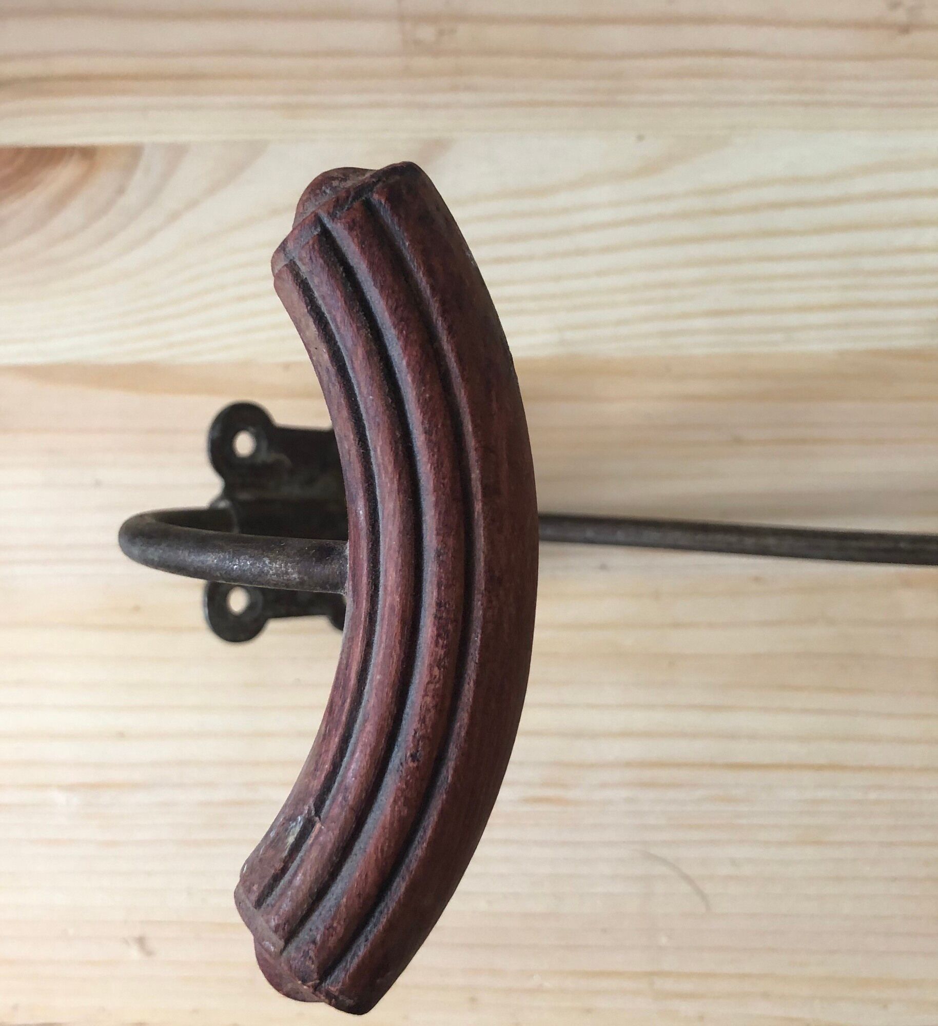 Vintage patère in red wood and metal bistro style