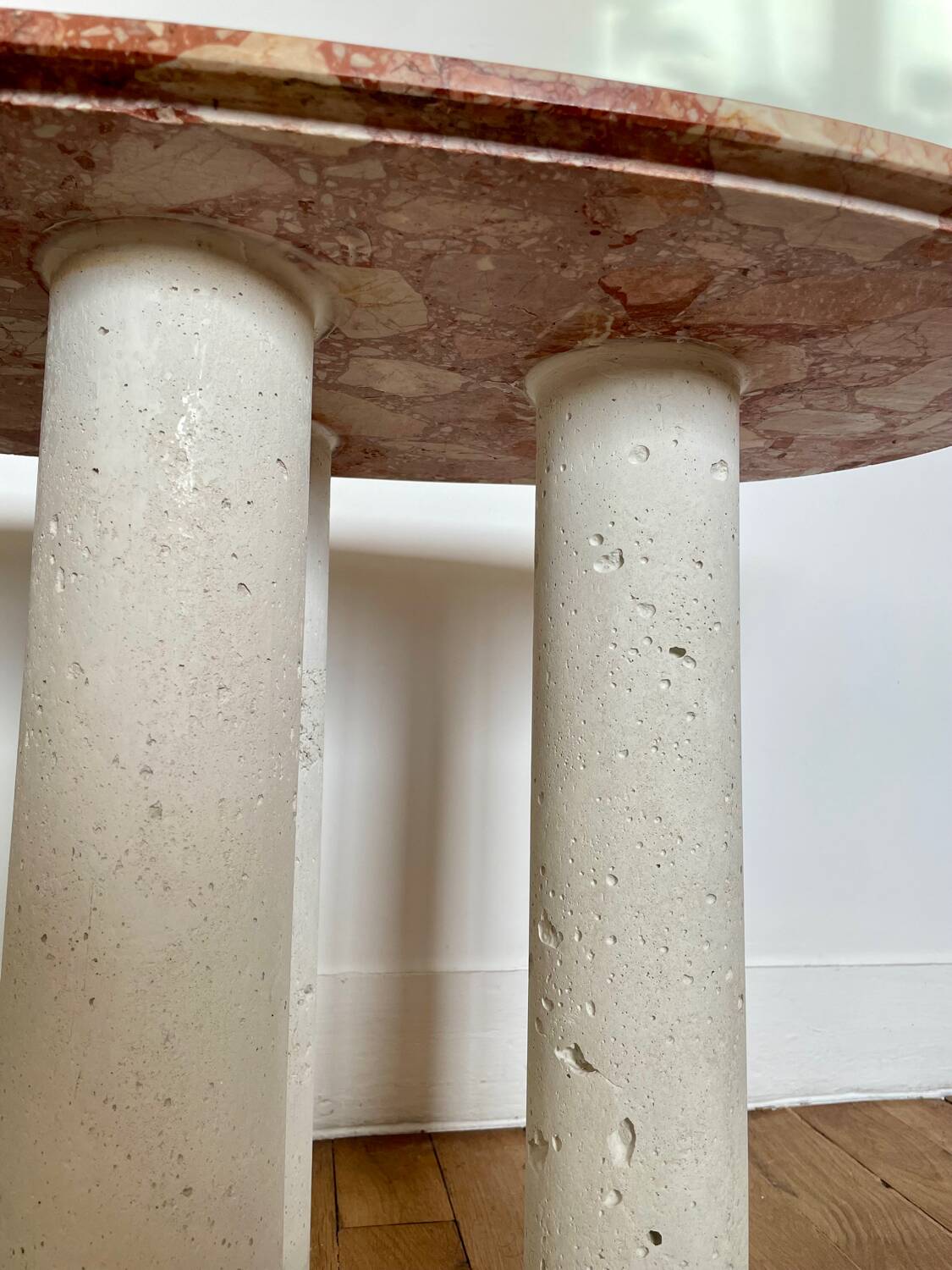 Table basse marbre rose et béton