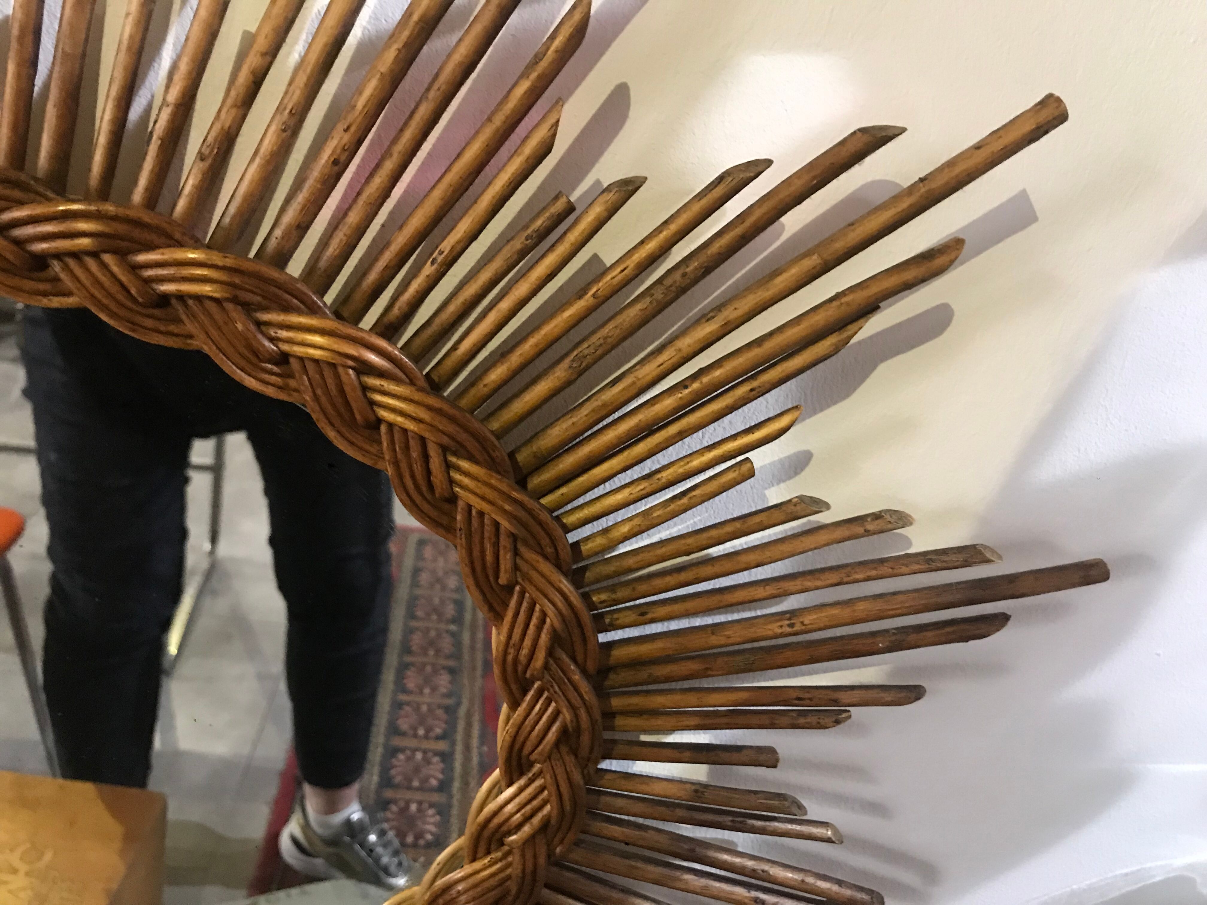 Mirror sun in oval rattan - 58x62cm