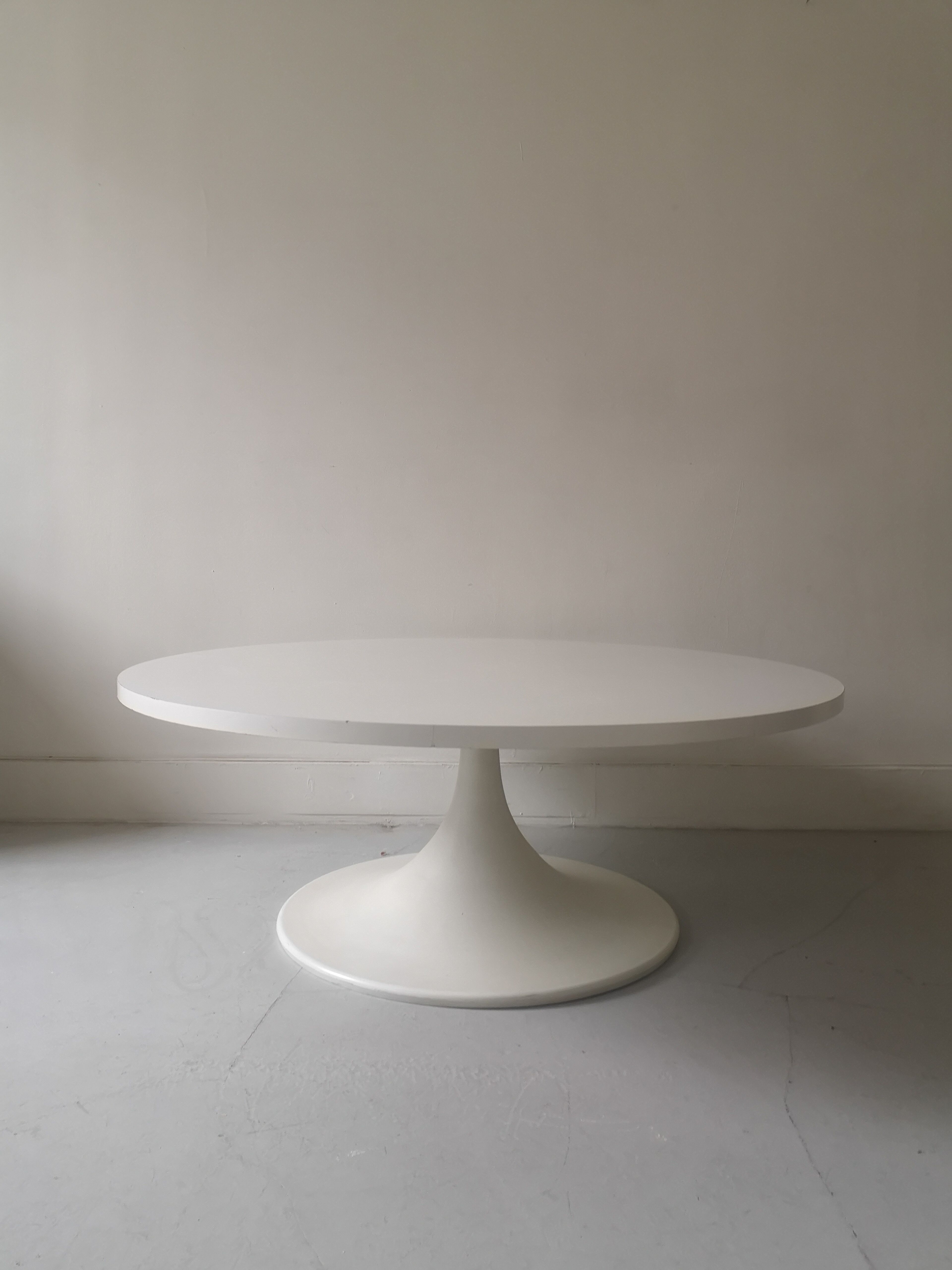 Table basse blanche 1960