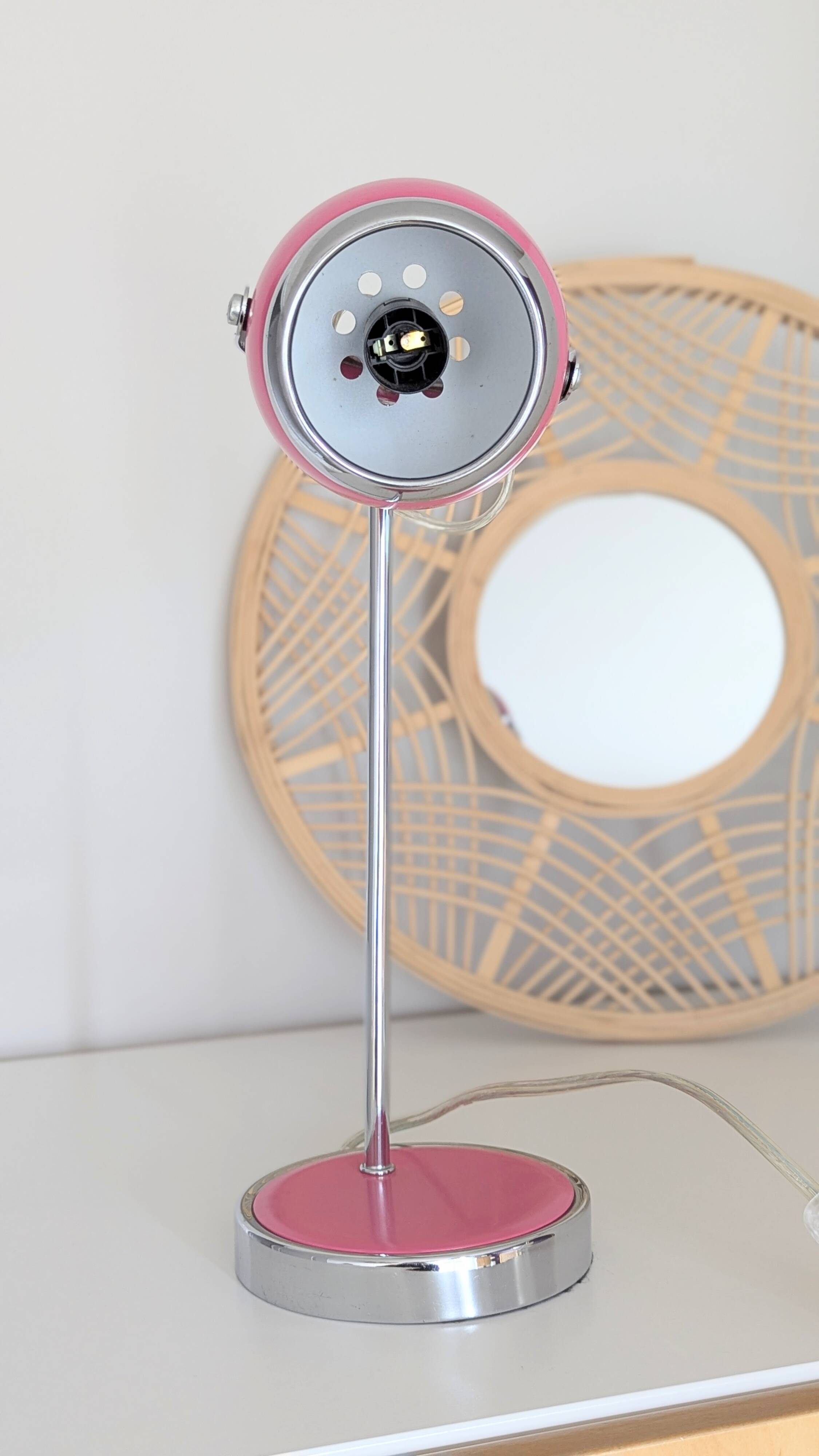 Pink eyeball lamp (L-0214)