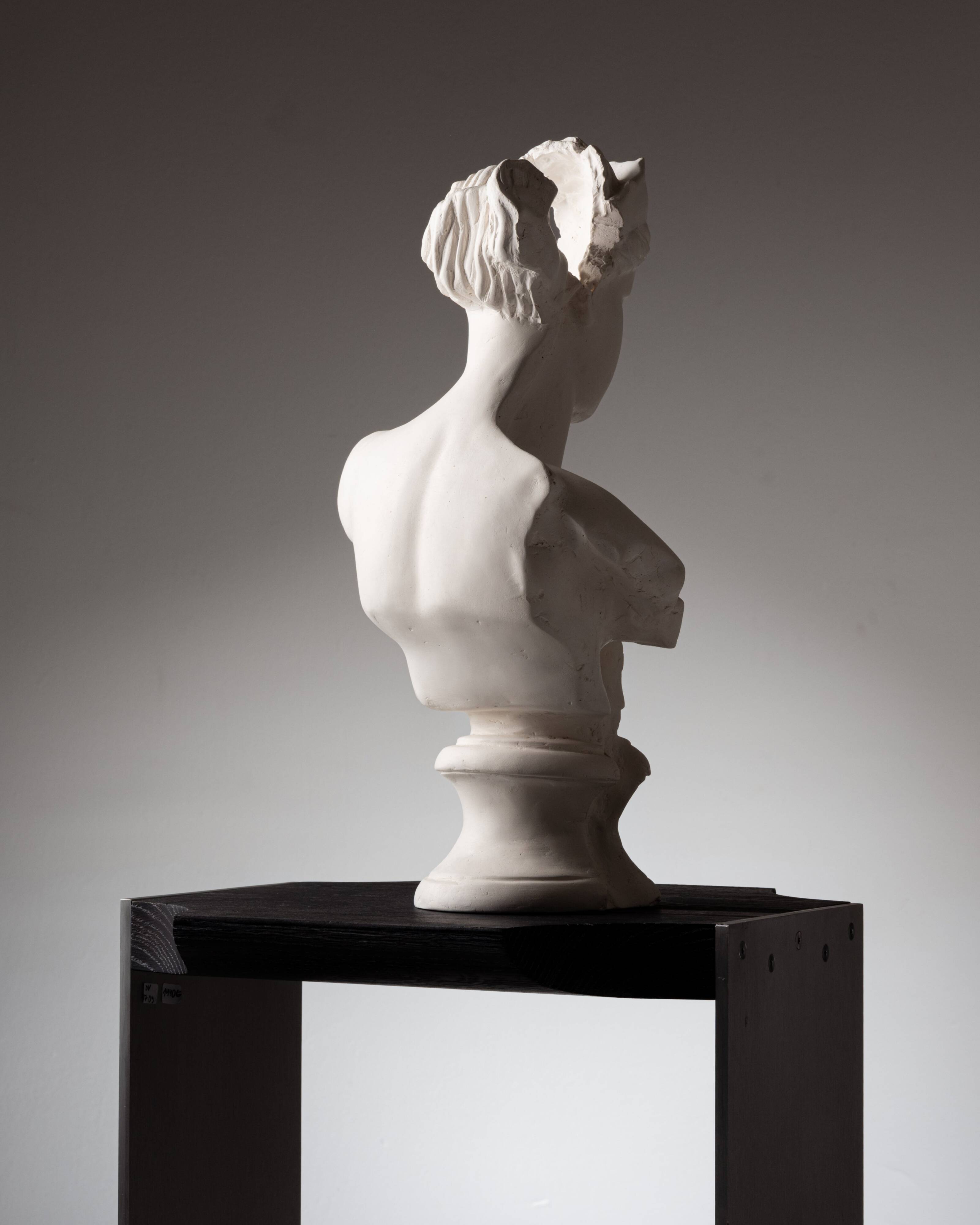 Fragmented Venus sculpture