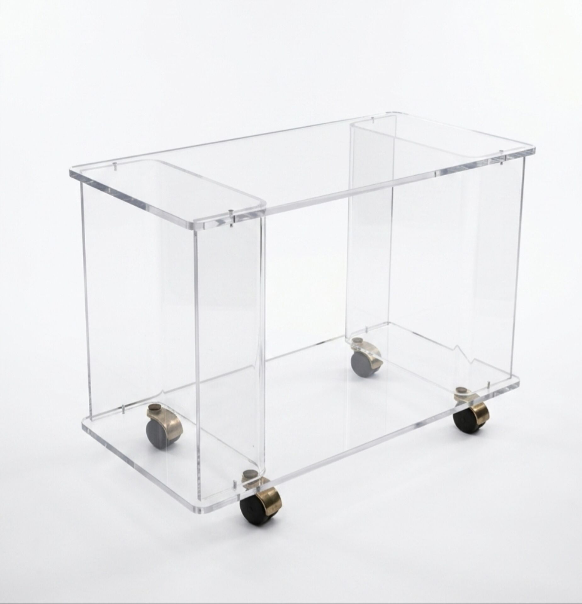 Iconic dessert in transparent Lucite – Attributed to David Lange