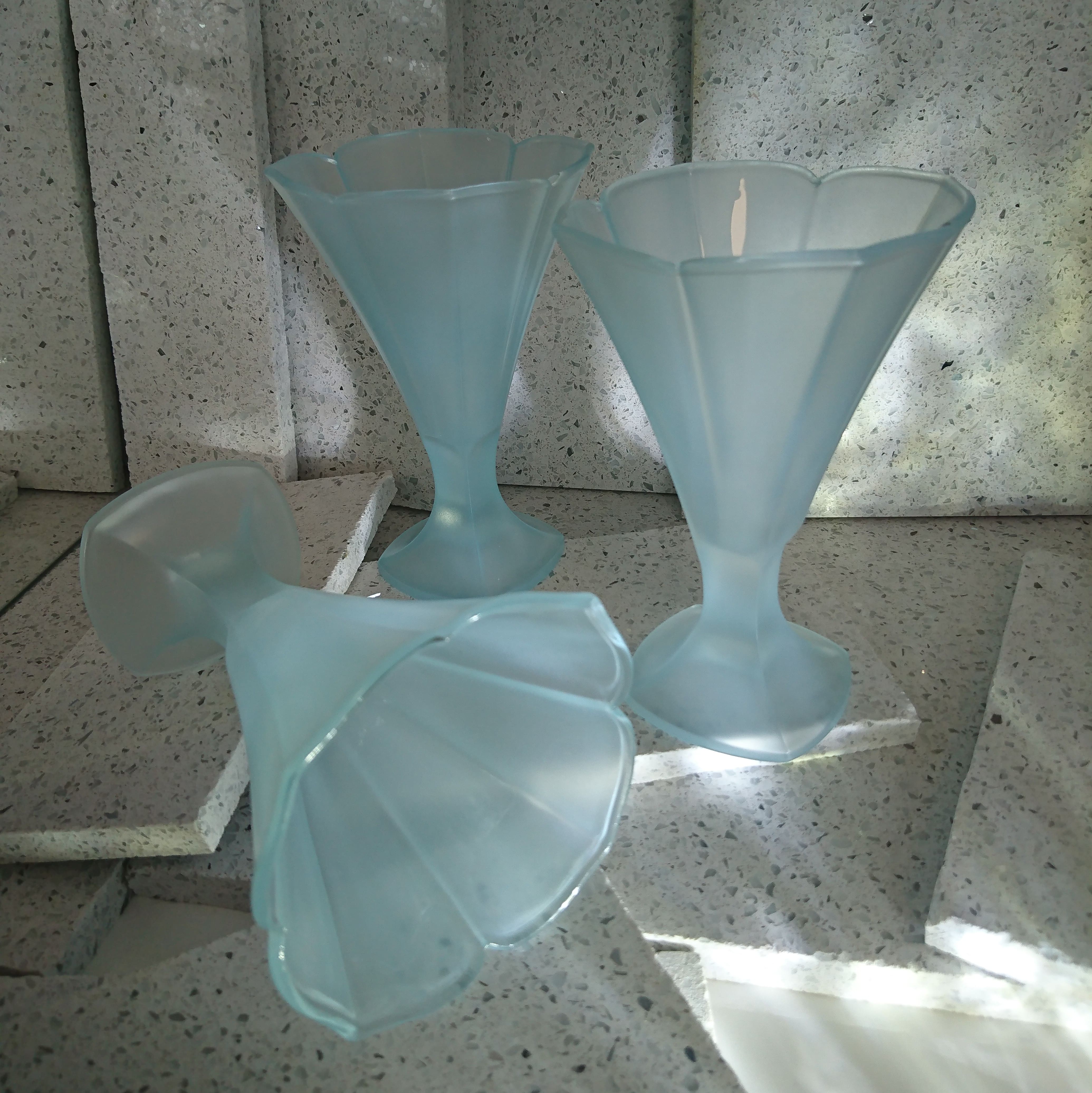 Lot de 3 coupes à glace en verre givré bleu ciel - Made in France