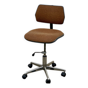 Chaise de bureau pivotante - roulettes