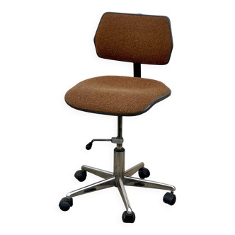 Vintage 1980 adjustable swivel office chair on wheels