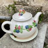 Teapot with fruity decoration
