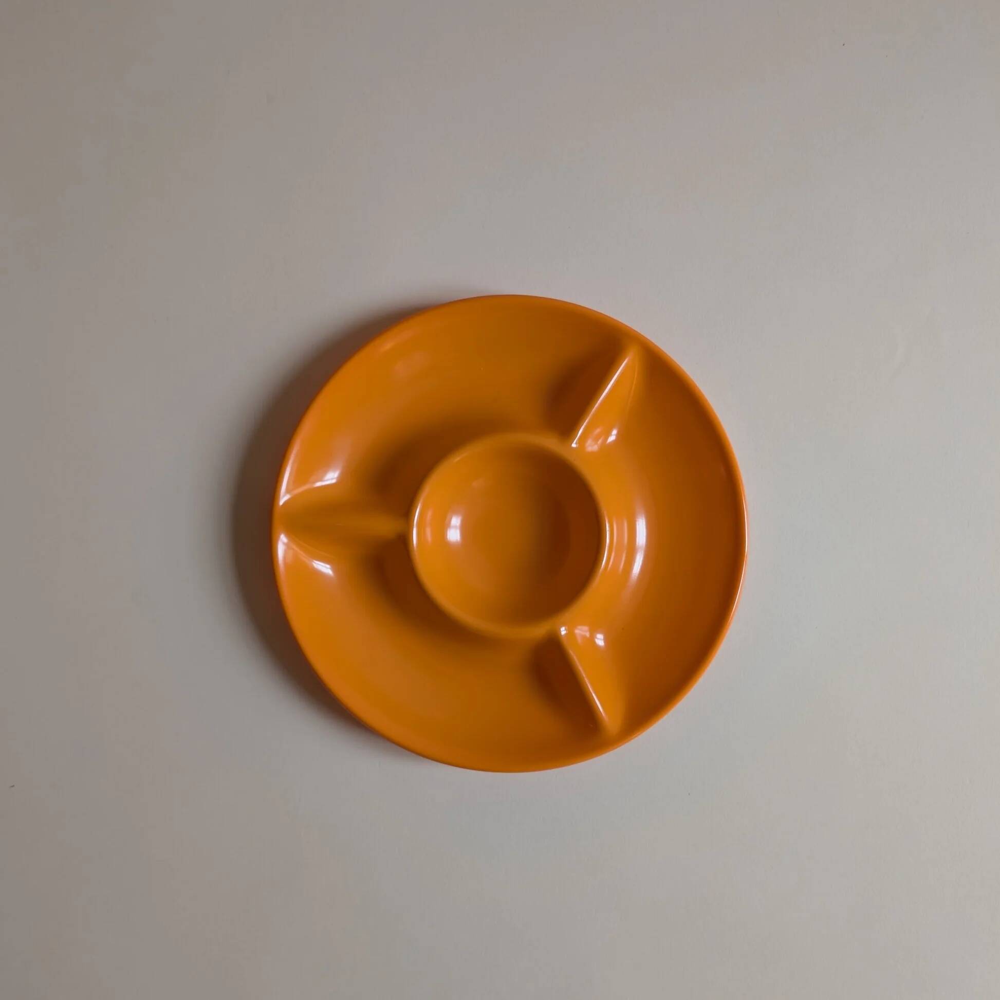Orange compartmentalized cup