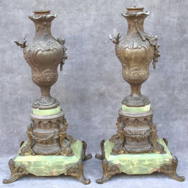 Pair of antique French Art Nouveau bronze vases on a marble base, fireplace decoration, 1800s, Châteaucore cassolettes, unique piece.