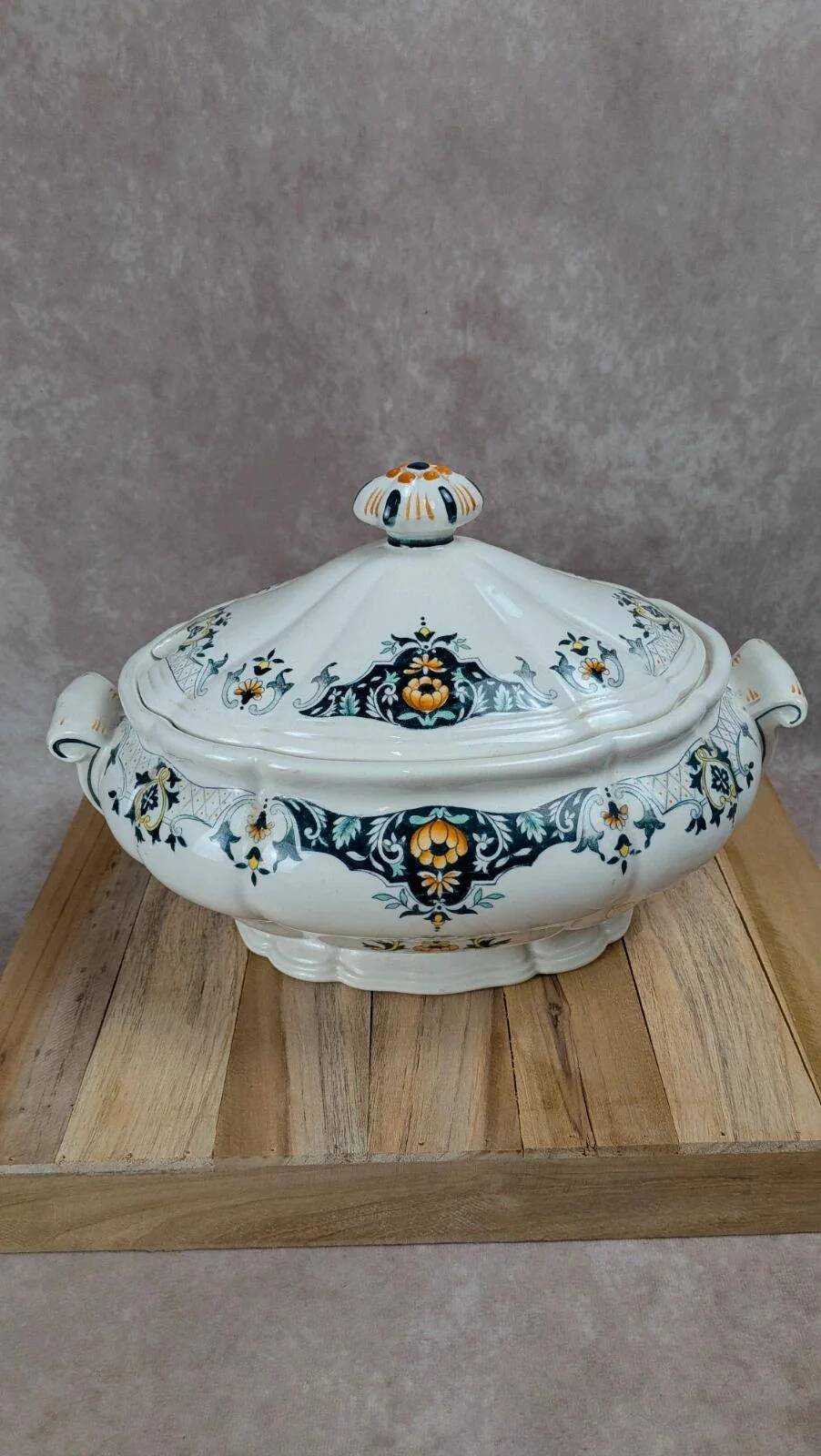 Large vintage Longchamp soup tureen