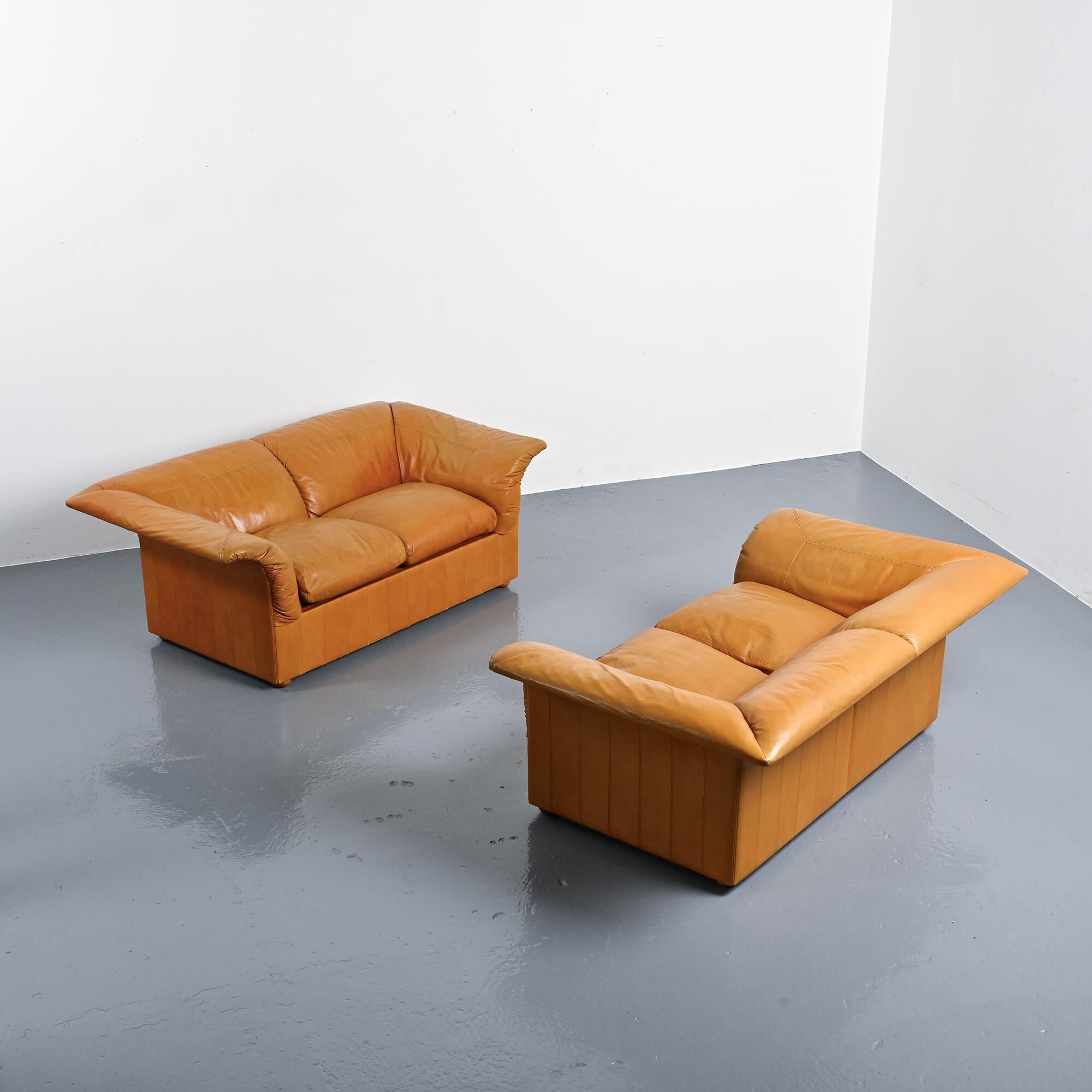 Paire de canapés Loto en cuir par Luigi Massoni pour Poltrona Frau, Italie, 1976