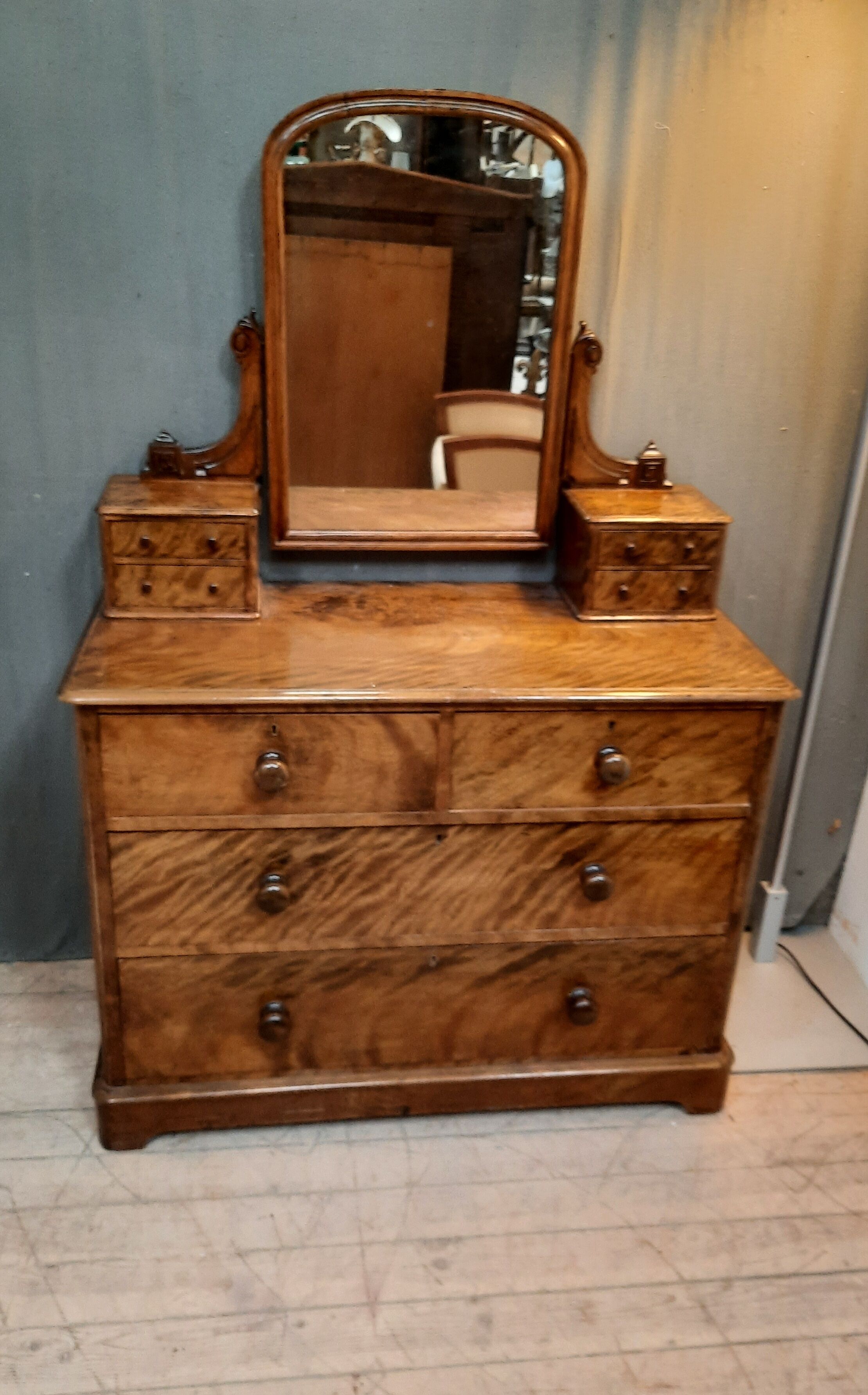 Mahogany toilet chest of drawers