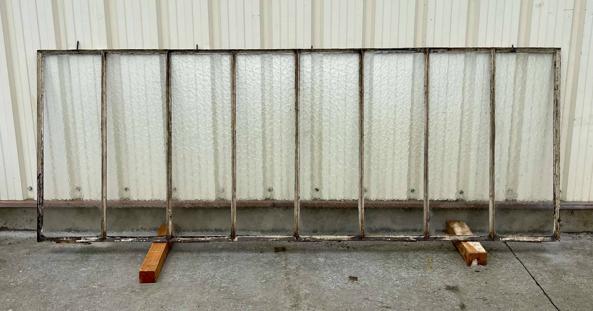 Workshop canopy from the early 20th century in cast iron (1 pane with a crack)