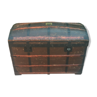 Vintage bulging trunk