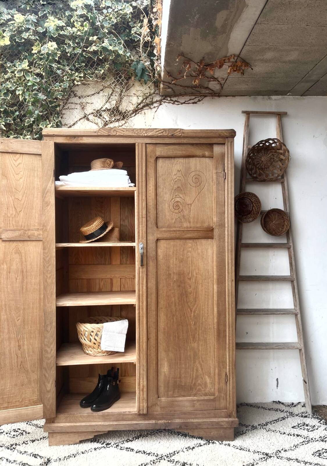 Parisian wardrobe, Art Deco wardrobe