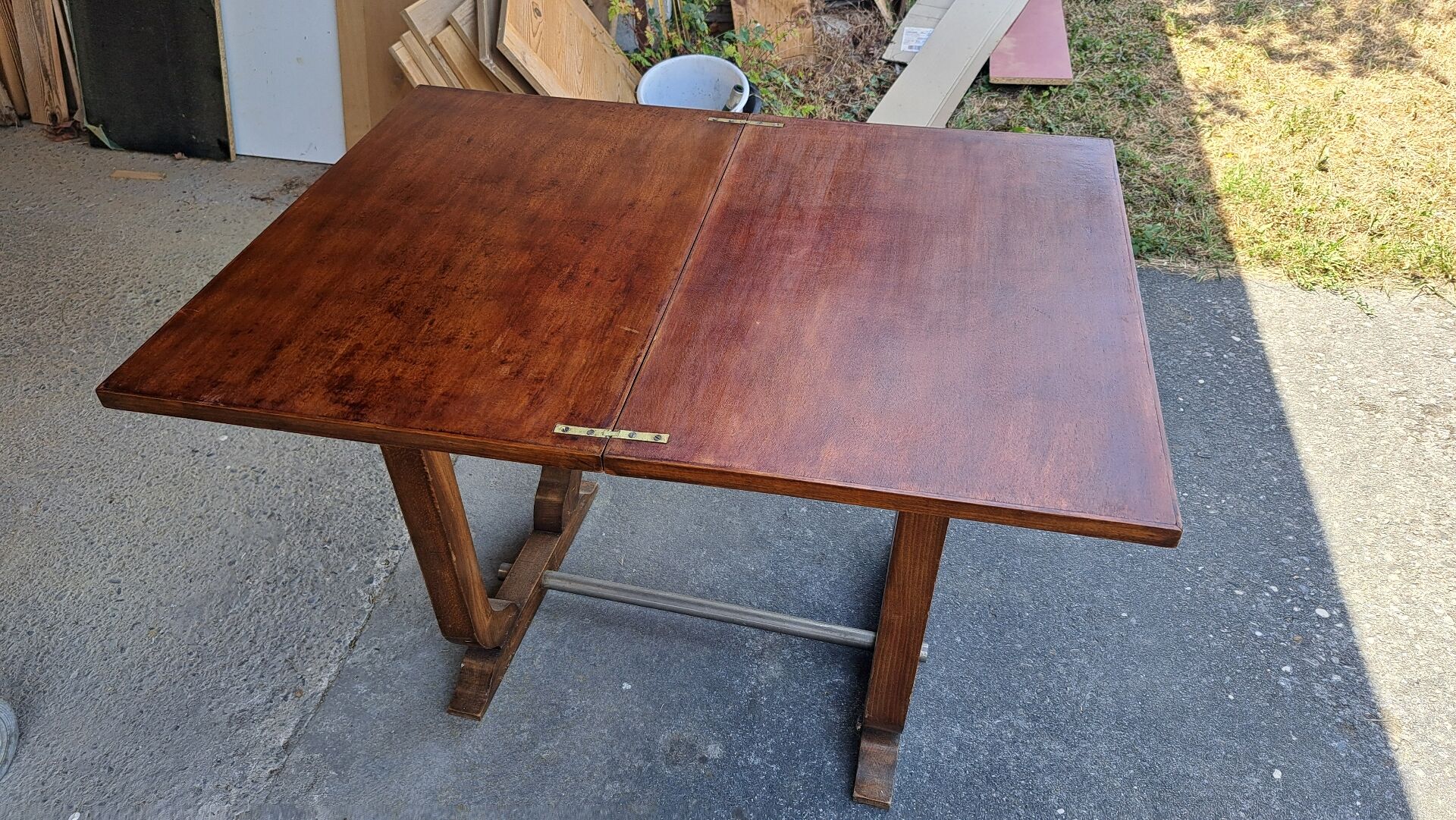 Retro folding table