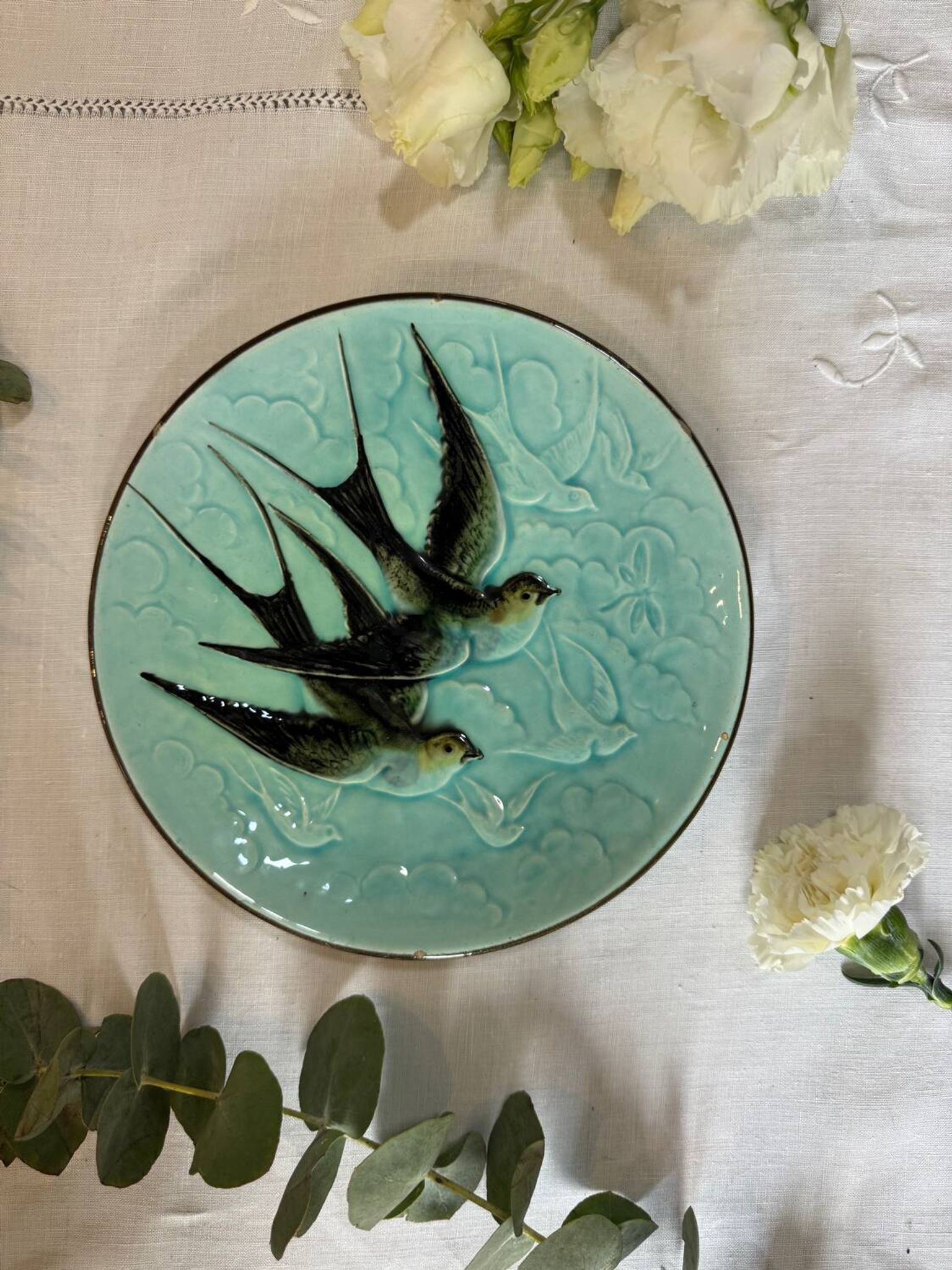 Rare assiette hirondelle barbotine