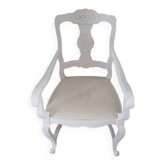 Joli fauteuil ancien restauré en bois peint blanc avec assise couleur ivoire