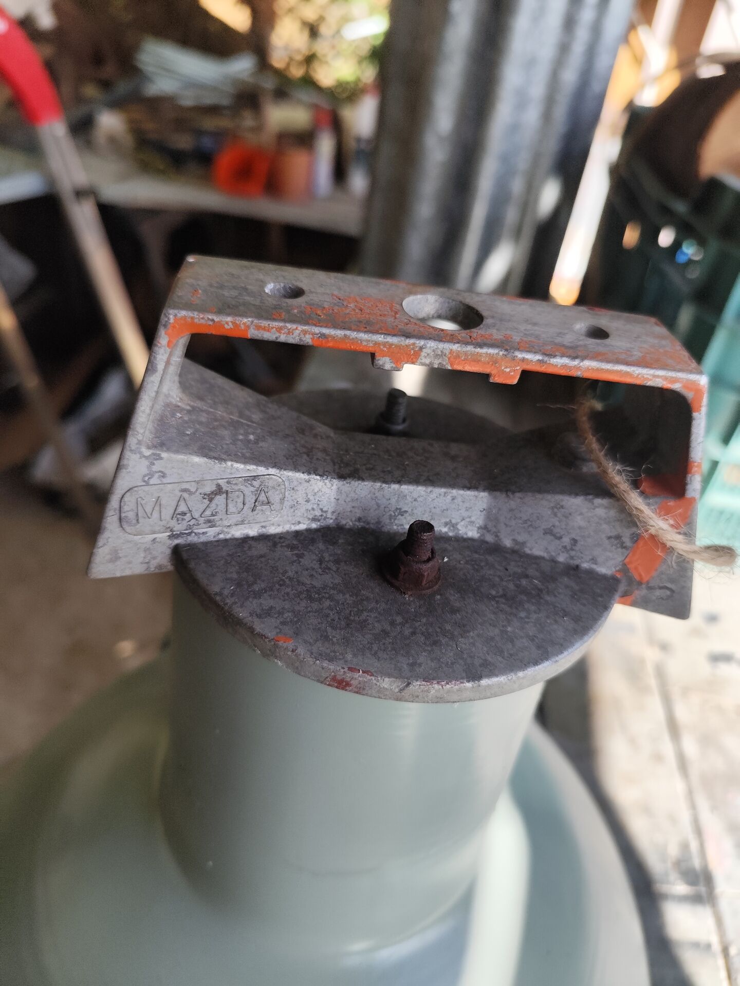 Suspension industrielle Mazda