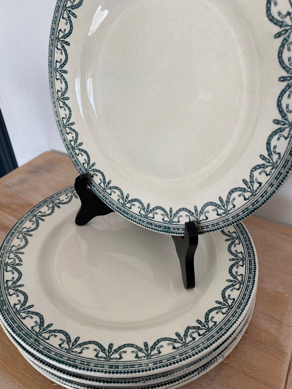 6 flat plates Terre de Fer Salins model Garlands L.XVI