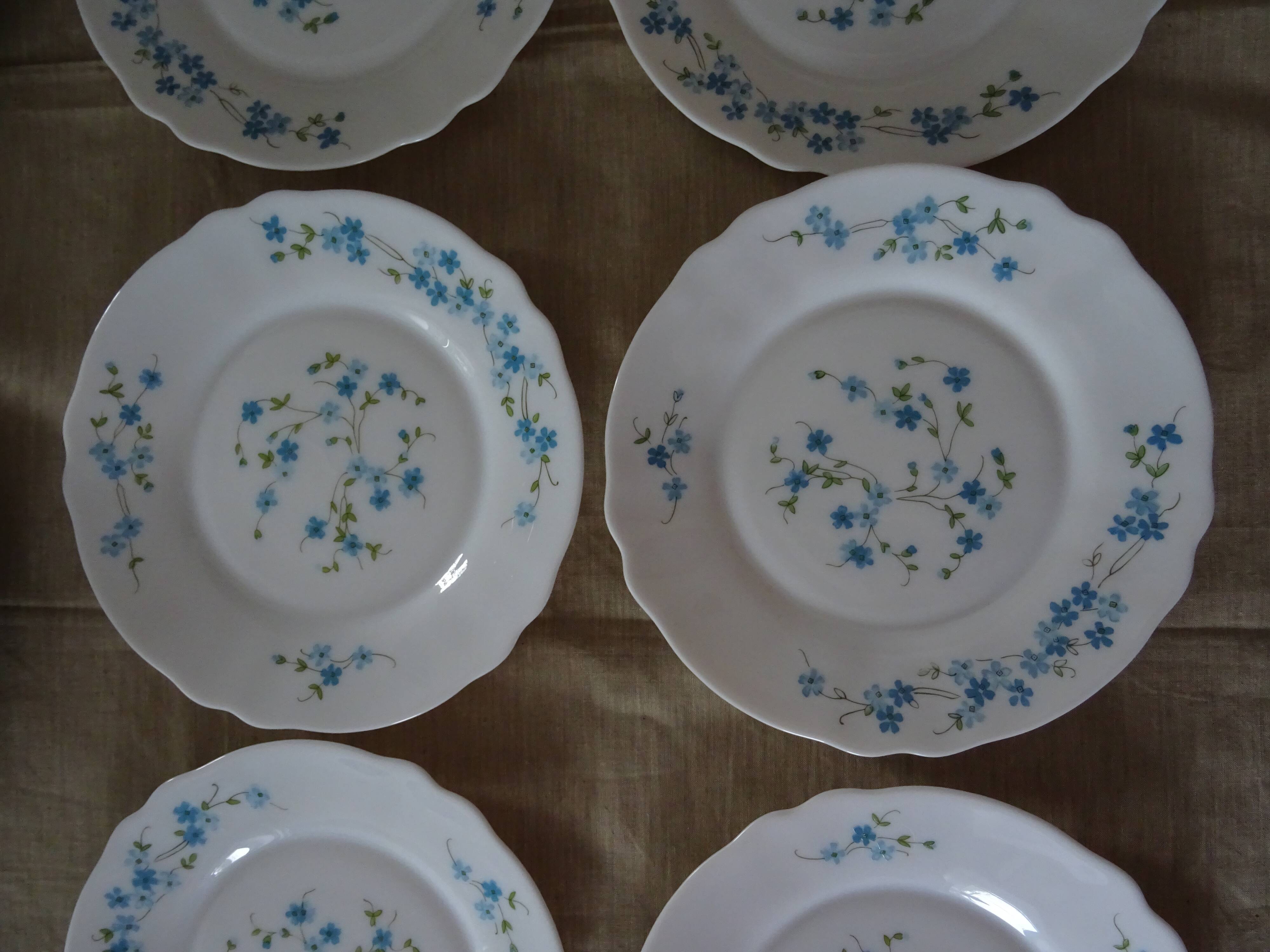 18 Plates Flat Desserts Hollow VERONICA BLUE FLOWERS Arcopal forget-me-not Lot EJ