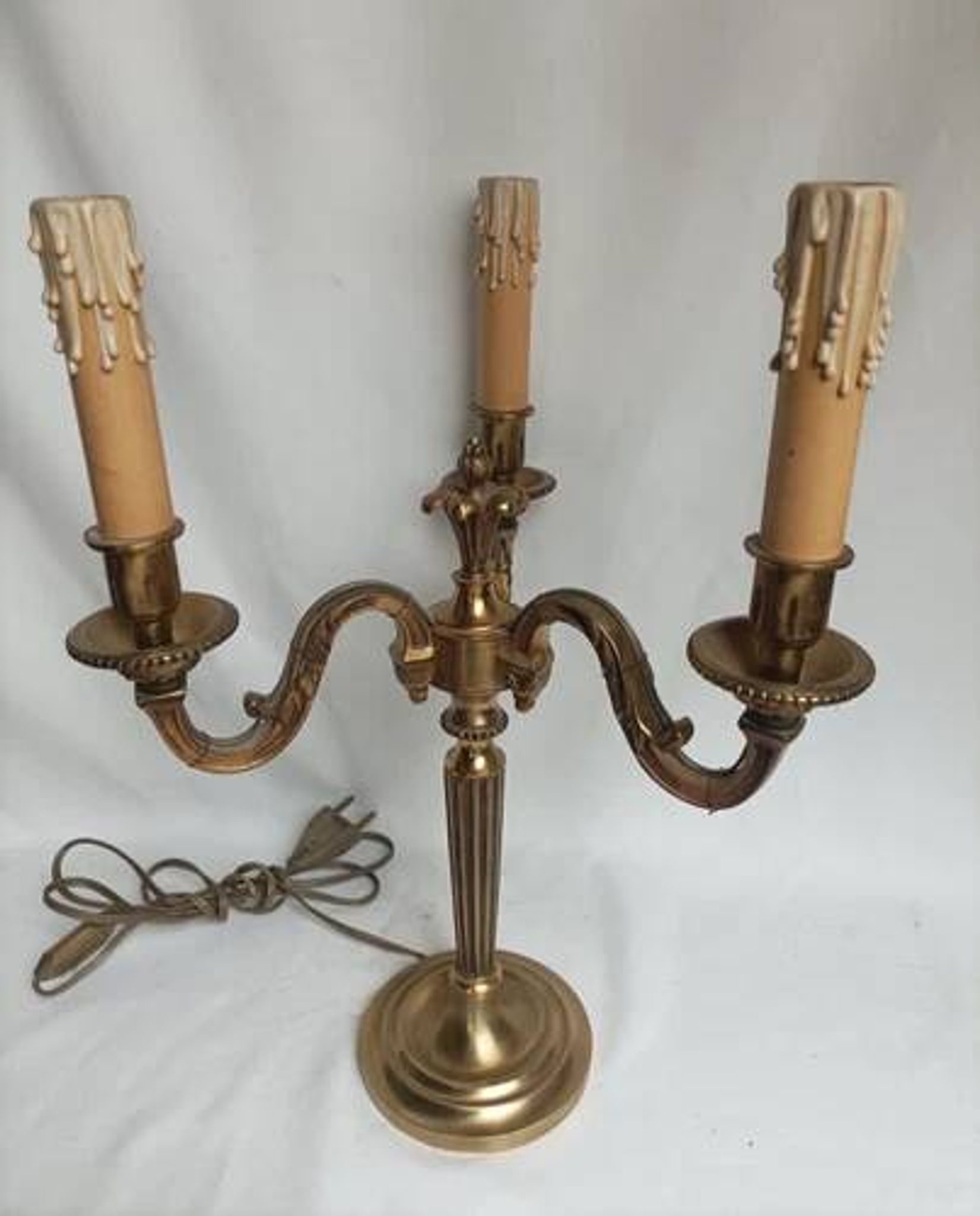 Antique 3-light table lamp in bronze in the Louis XVI style - 2 kg