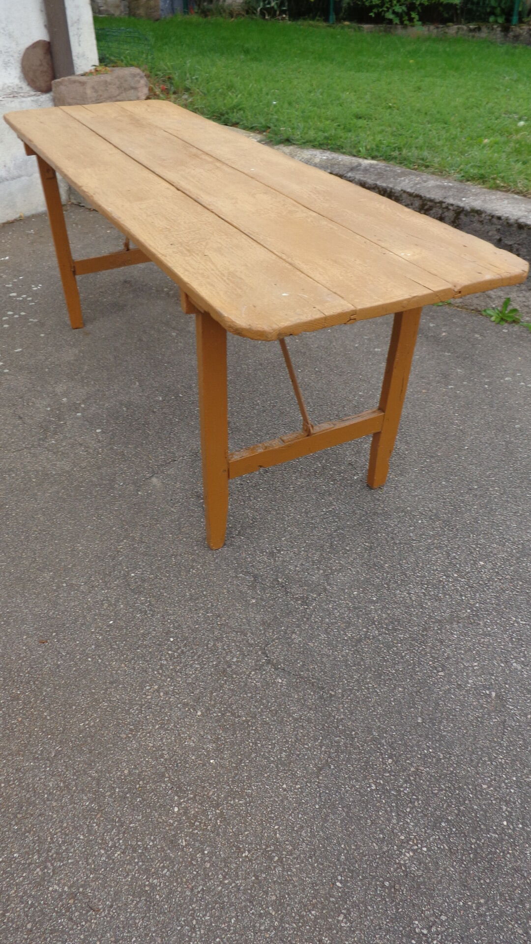 Brewery folding table