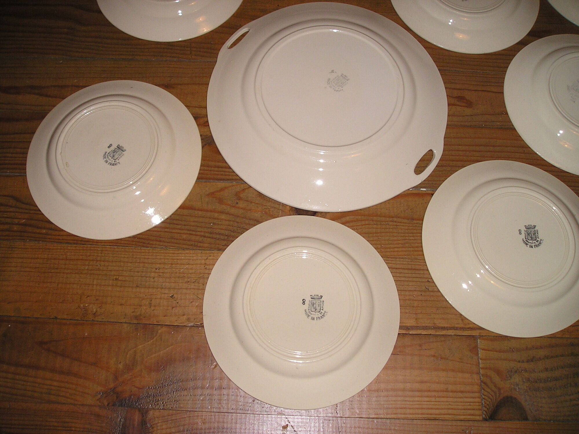 Service of 12 plates and plate with decoration of flowers Amandinoise St Amand