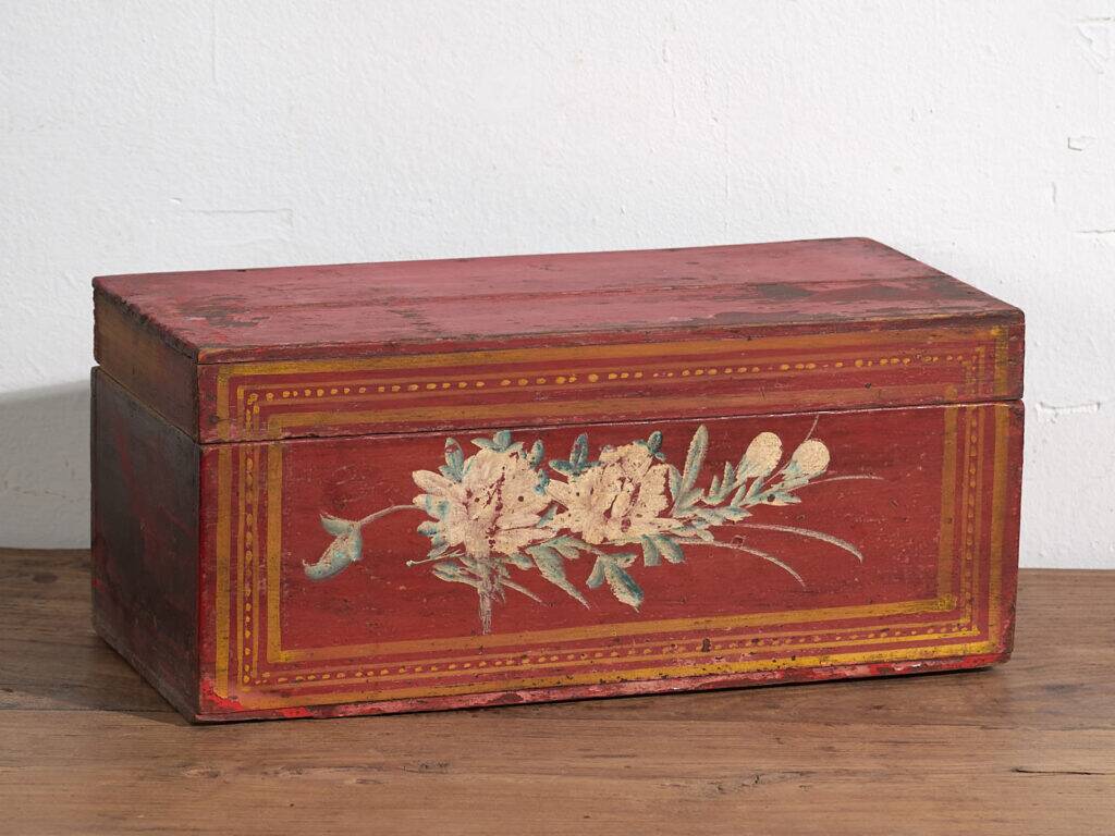 Small antique chest with floral patterns (circa 1900) #39