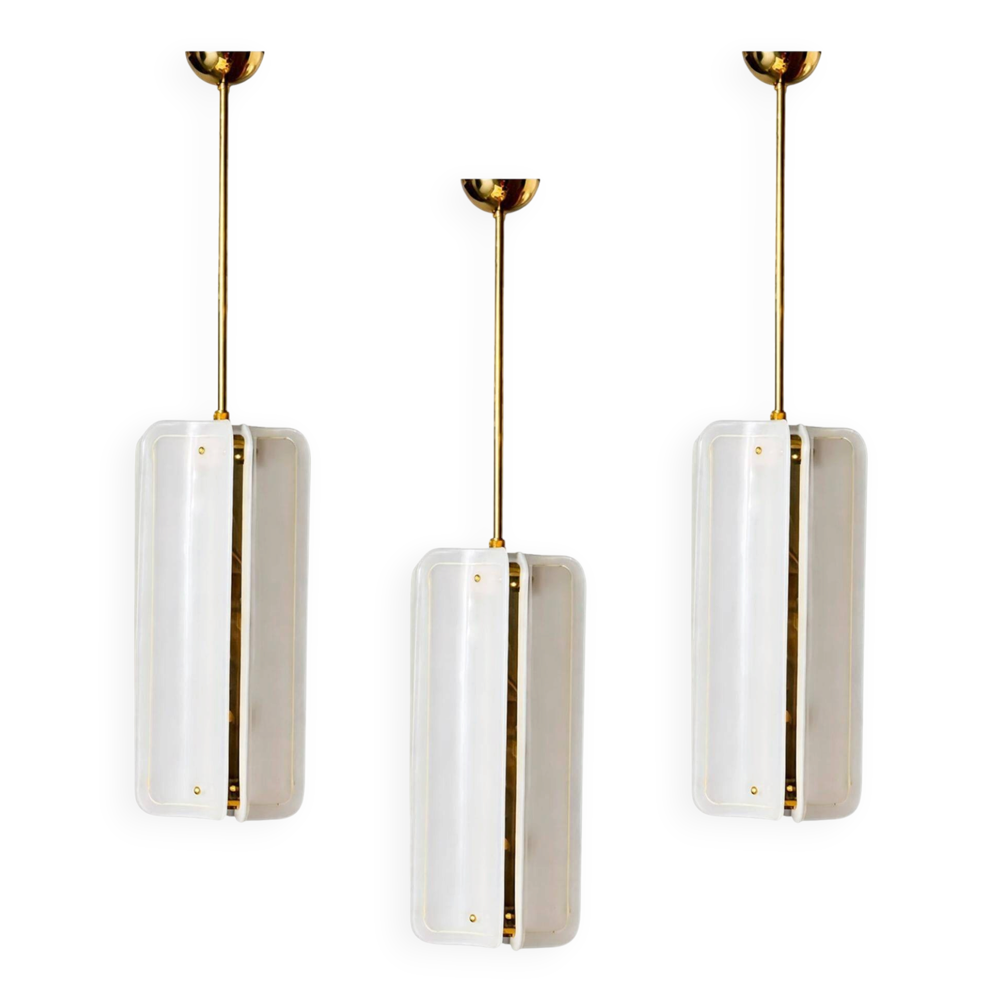 Lampe suspendue italienne en verre de Murano blanc et laiton de style mid-century modern