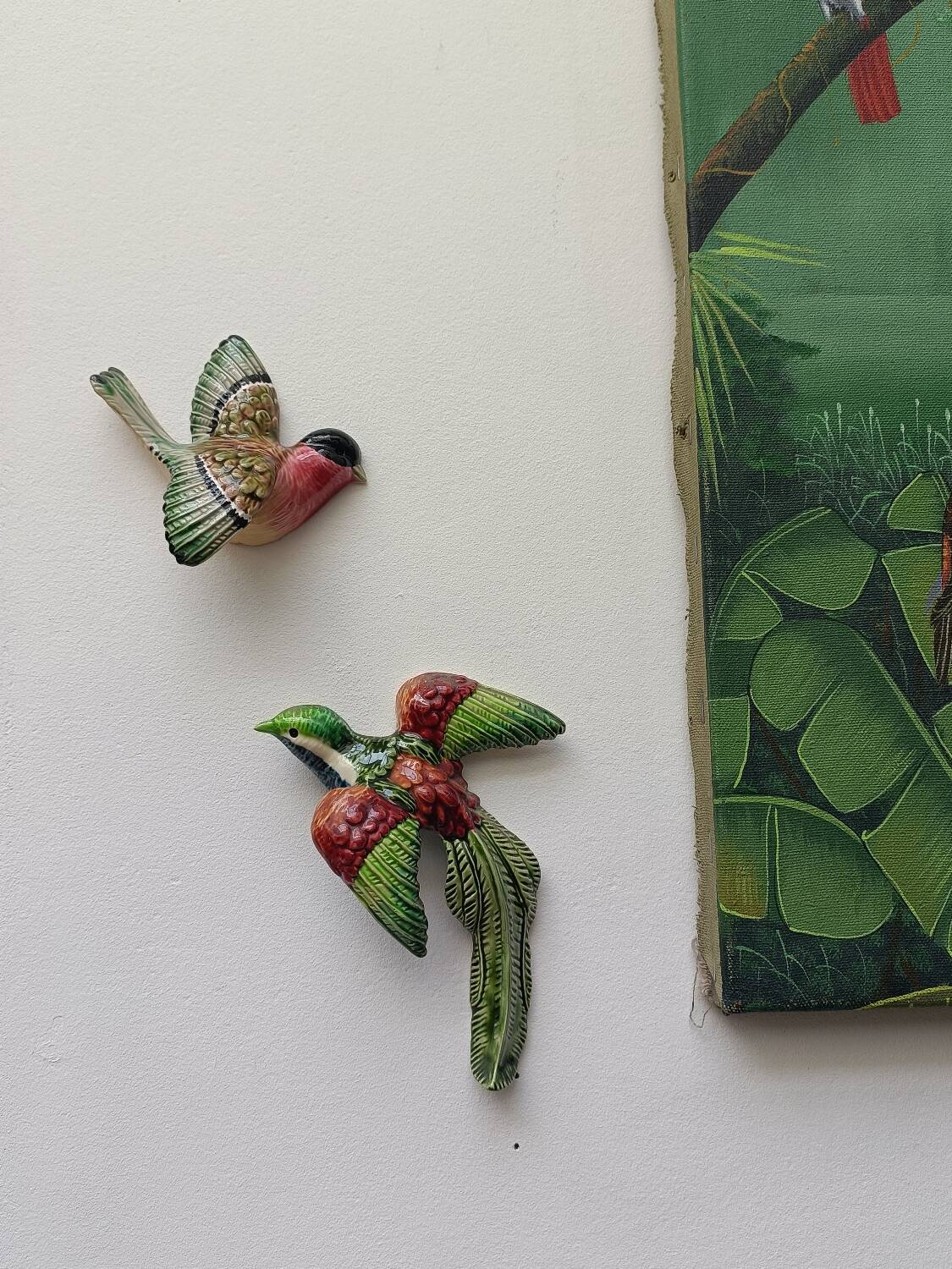 Two exotic birds in slip to hang