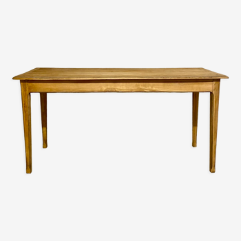 Table en bois clair