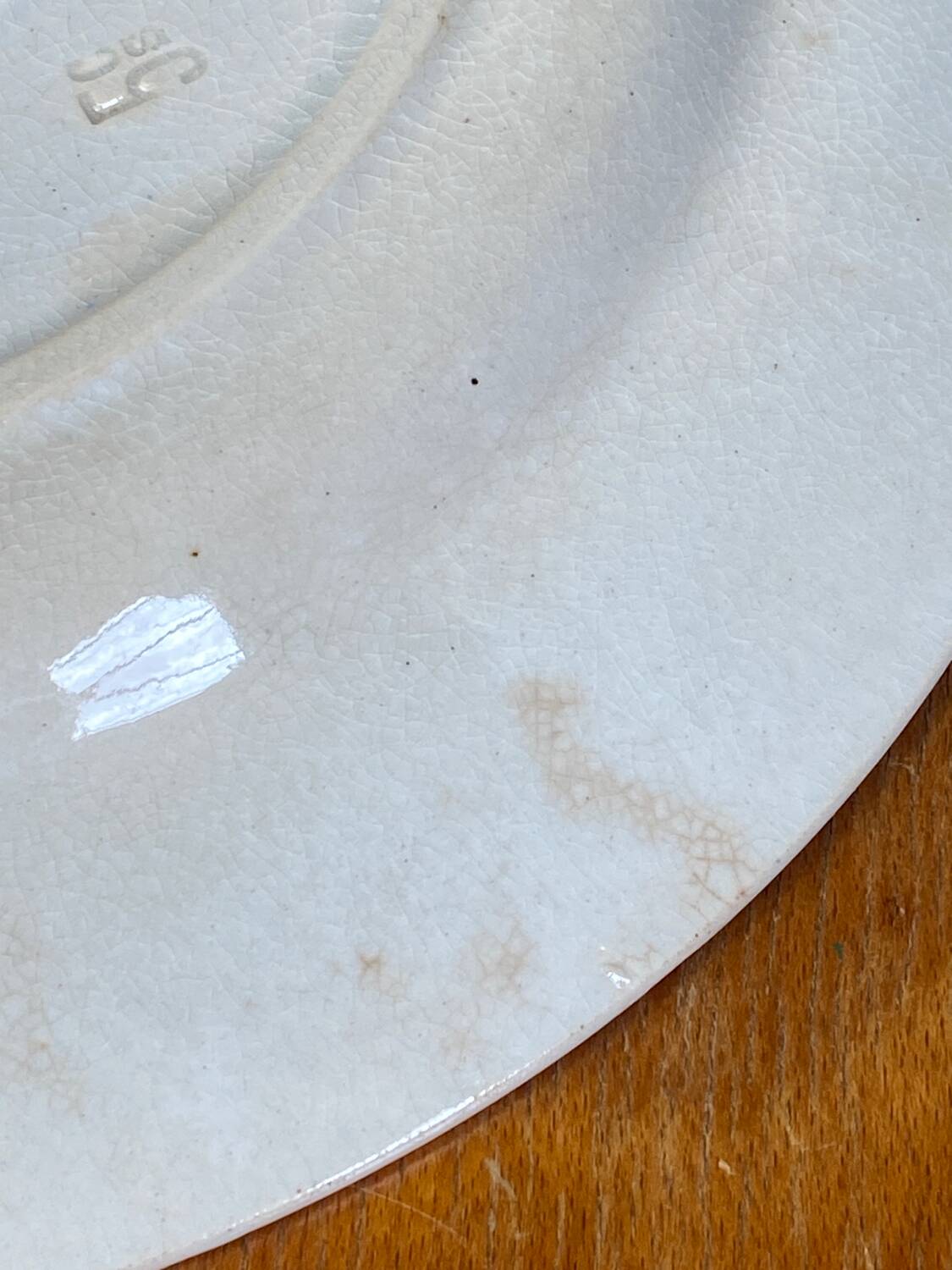 Antique Hiens porcelain dish, iron earth