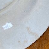 Plat ancien en porcelaine de Hiens, terre de fer