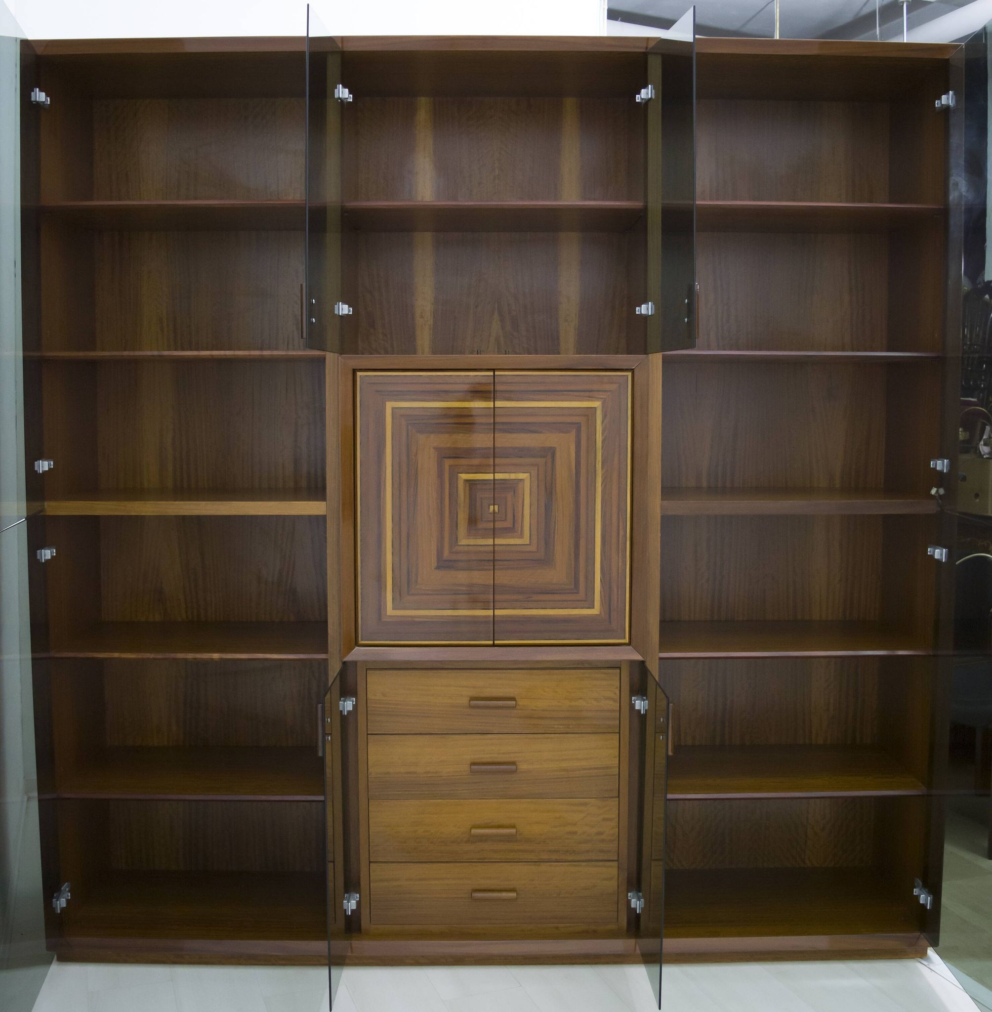 Rare meuble de bar italien marqueté "Paganini", signé Luciano Frigerio, années 1975