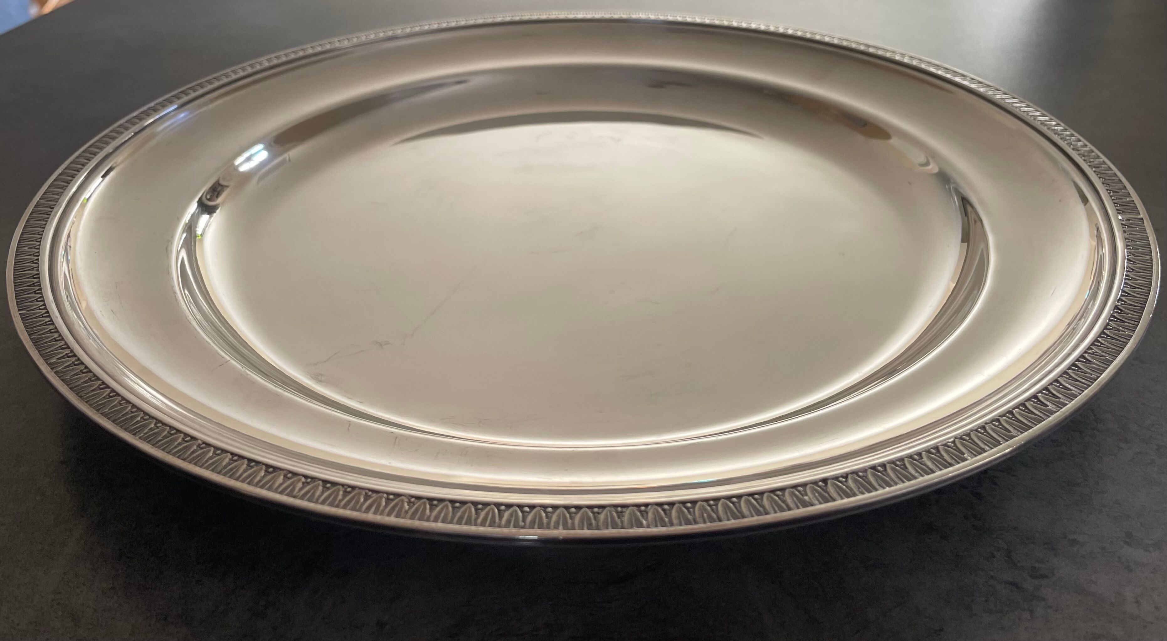 Round silver metal outline water leaf decoration, Félix Frères Goldsmith