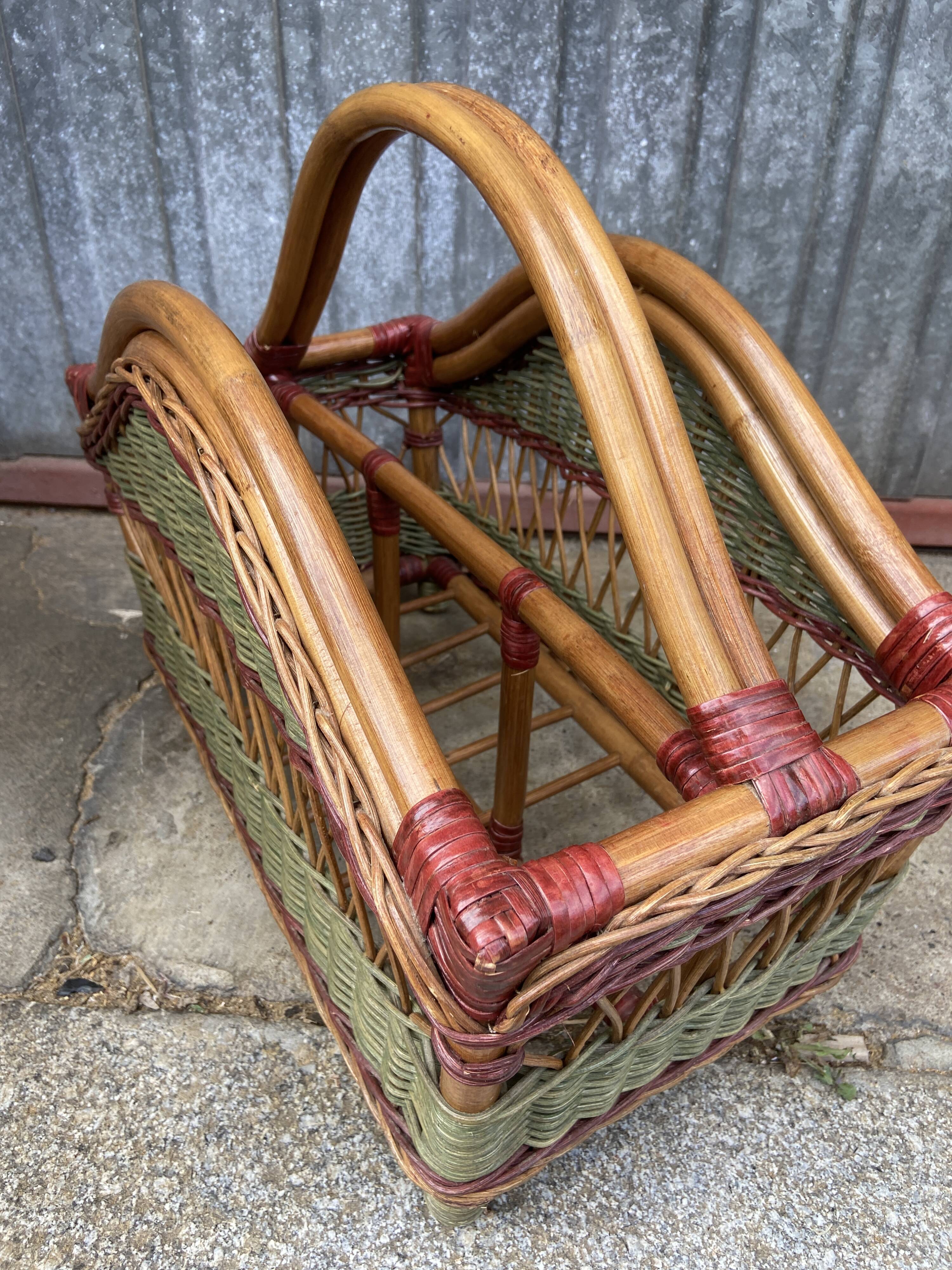 Door vintage rattan magazines