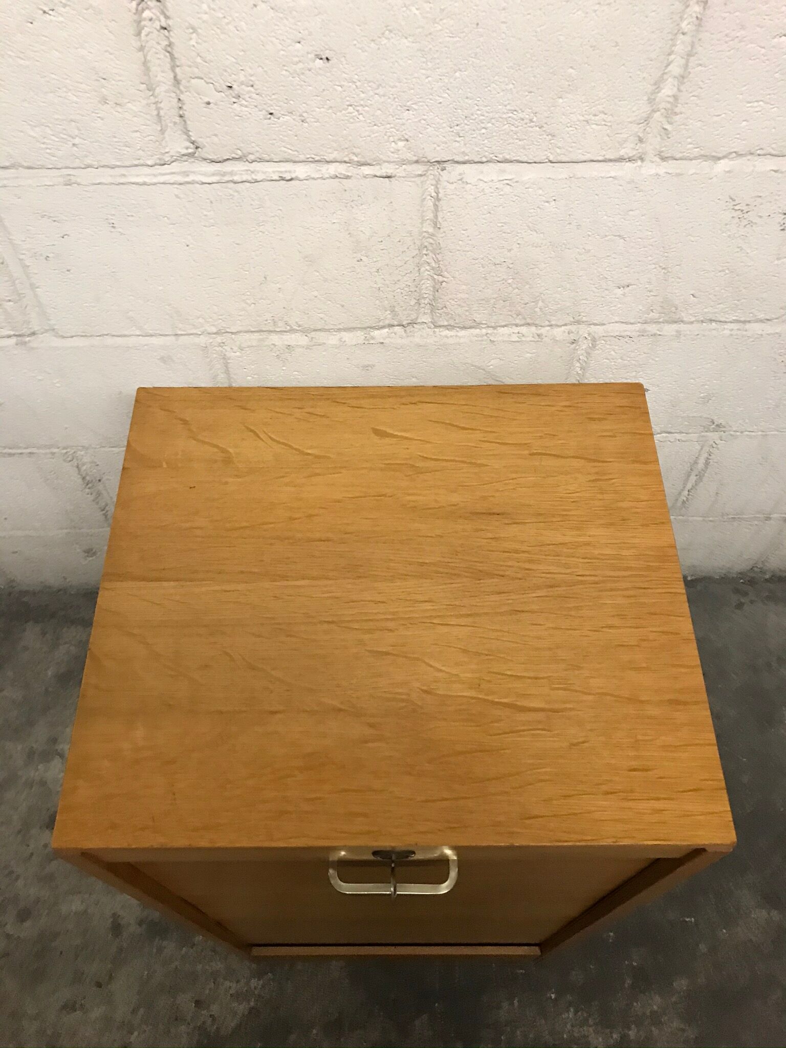 Vintage curtain-shaped binder in light honey-coloured oak