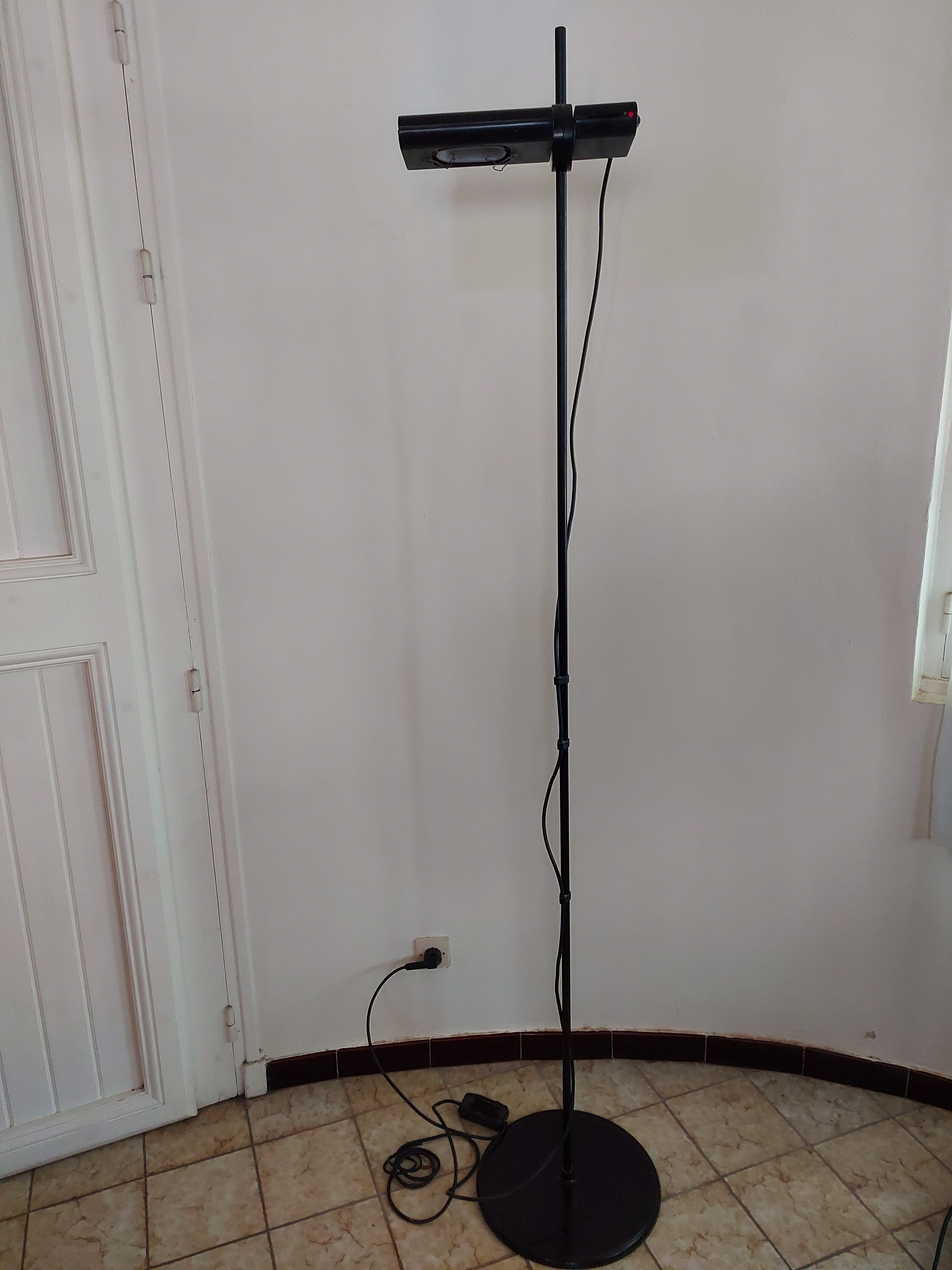 Gismondi lamppost for Artemide model Aton Terra