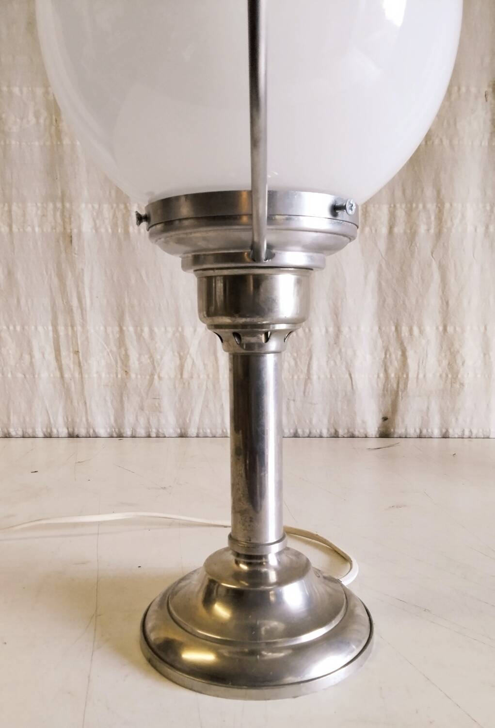 Table lamp in tin and opaline globe - mid 20th century