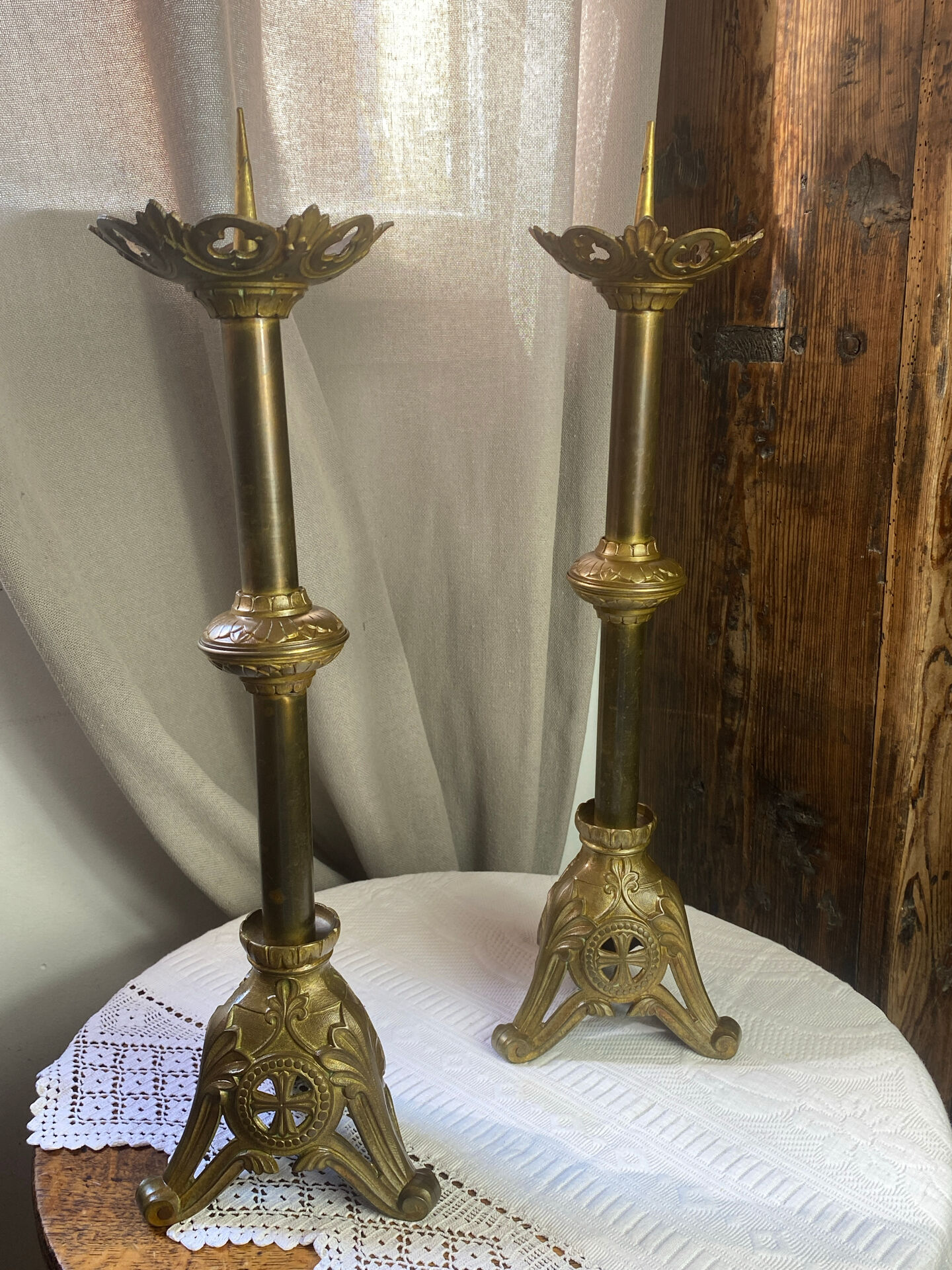 Pair of candlesticks in bronze and brass