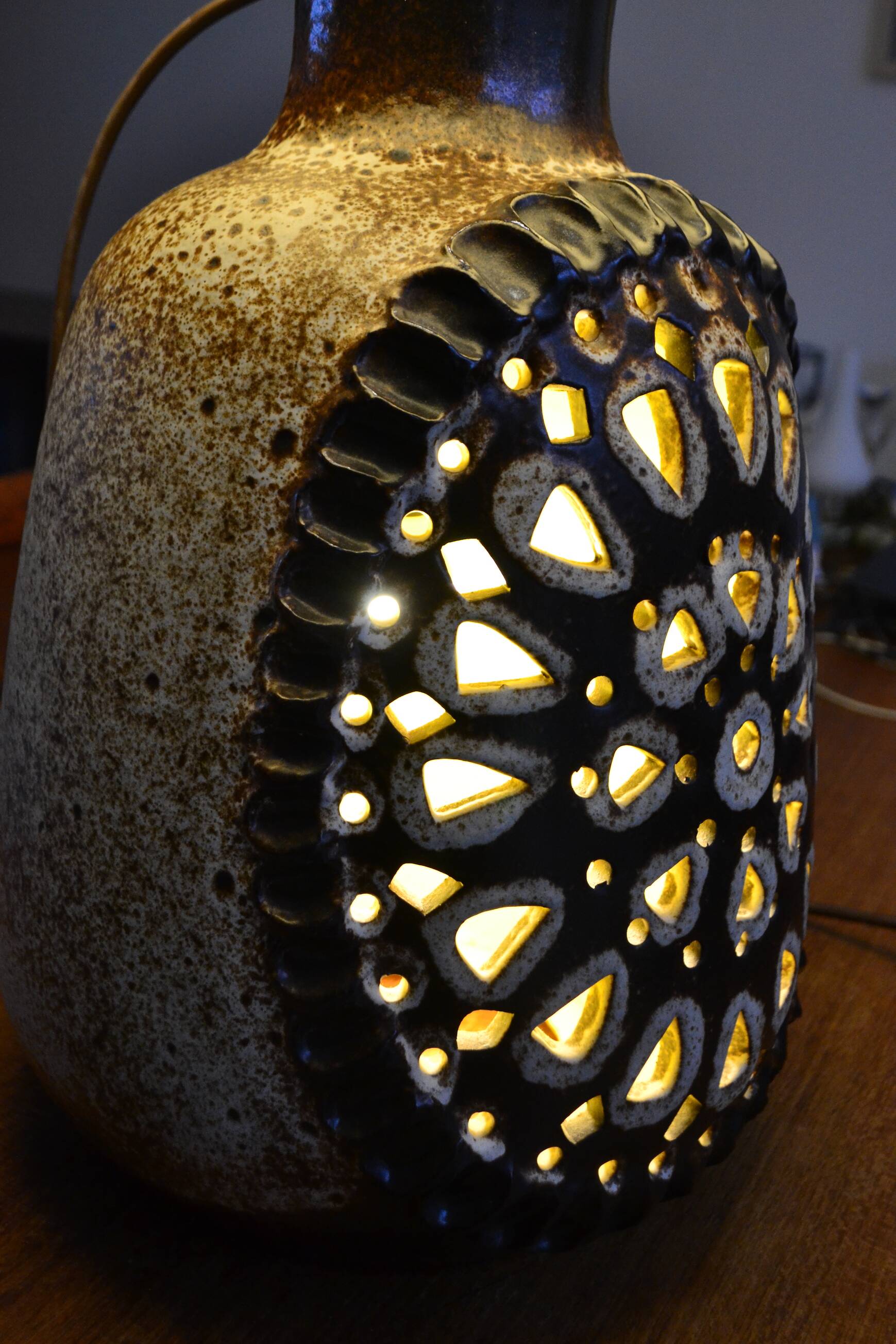 Fat Lava ceramic lamp with double lighting from the 60s/70s.