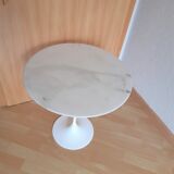 Tulip coffee table by Eero Saarinen for Knoll