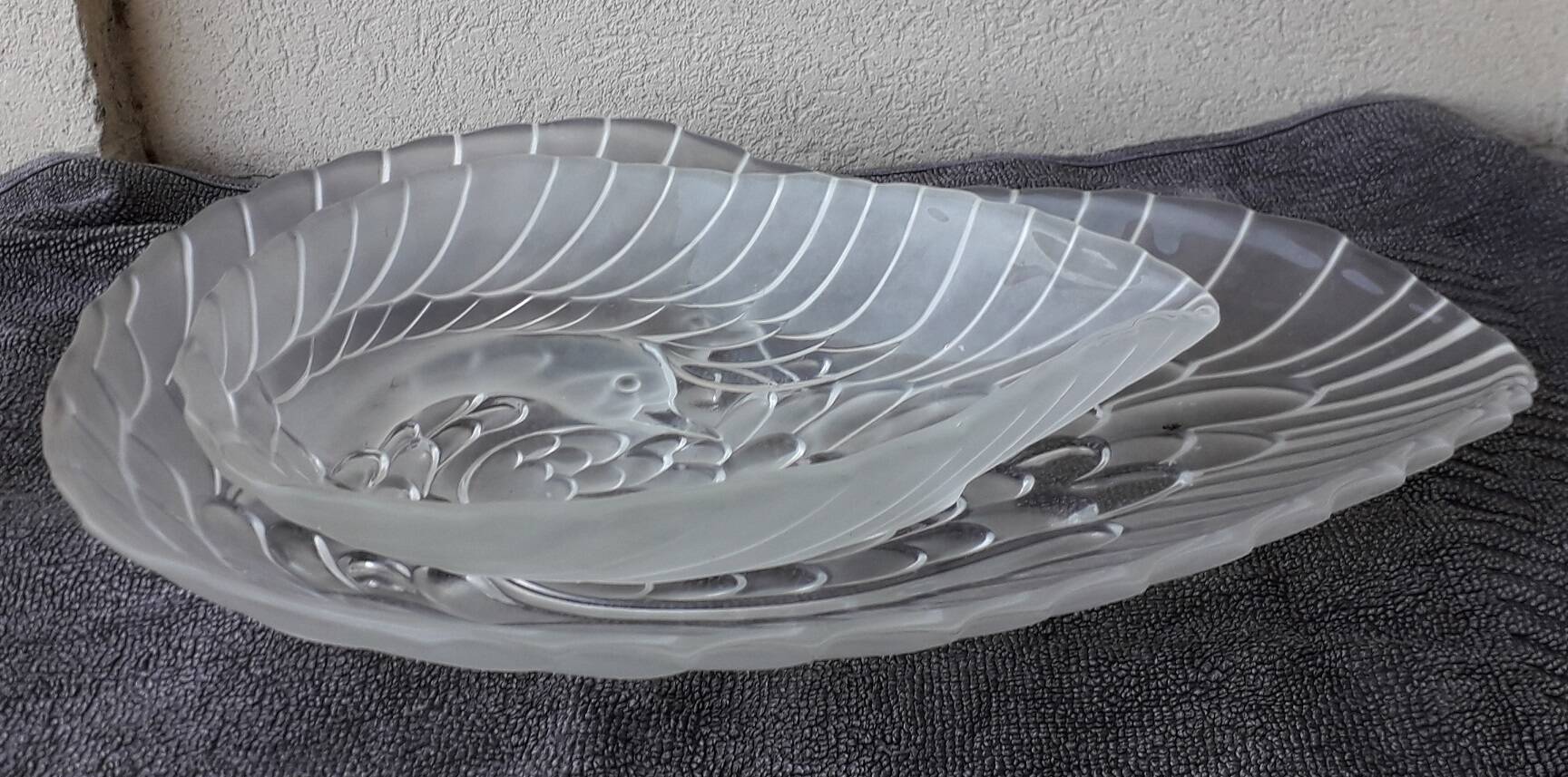 2 plats en verre cygne