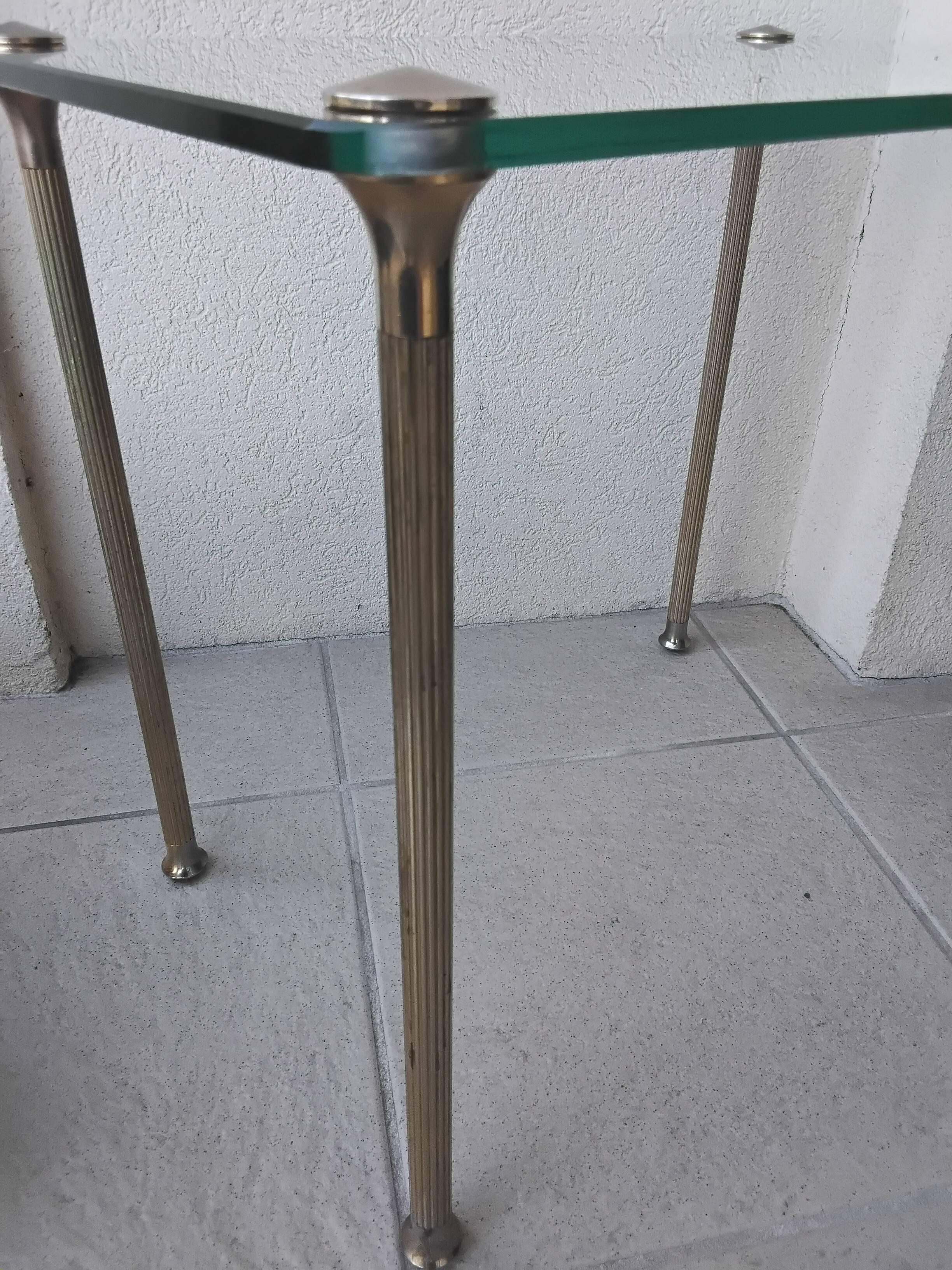 Tables gigognes en laiton et verre