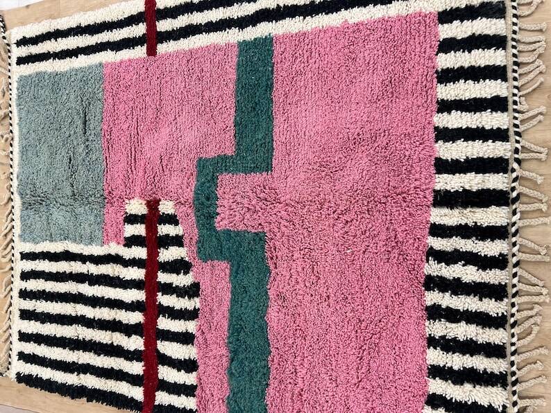 Traditional handwoven Berber rug, size 145 x 255 cm