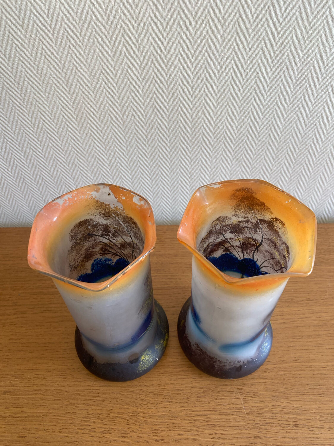 Paire de vases art nouveau en verre peint