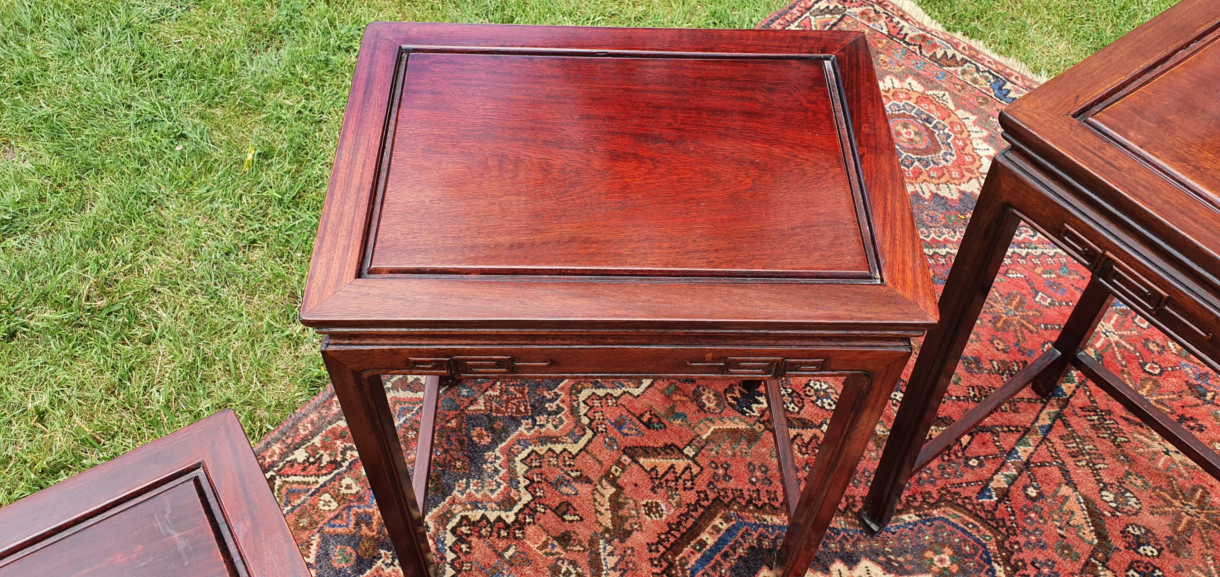 Table Chinese trundle made of rosewood.